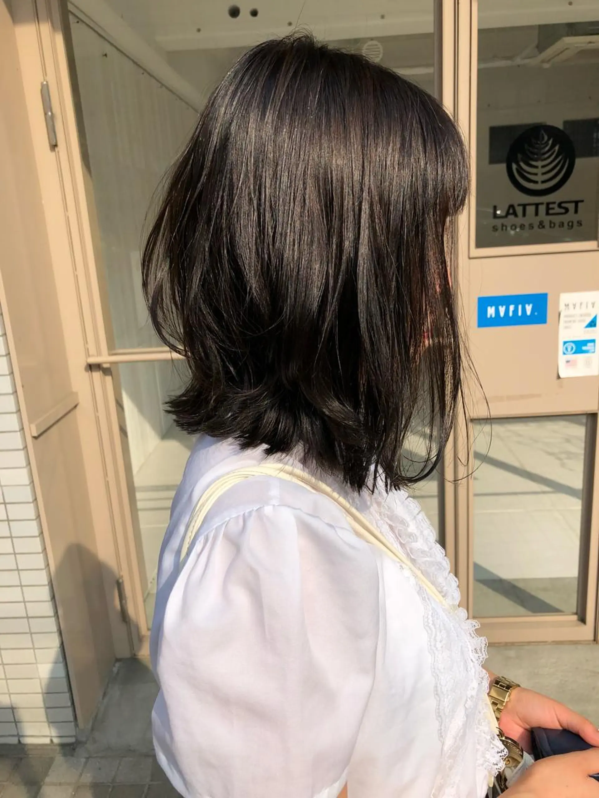 ミディアム カラー THE DAY所属・AKI HASHIMOTOのヘアスタイル