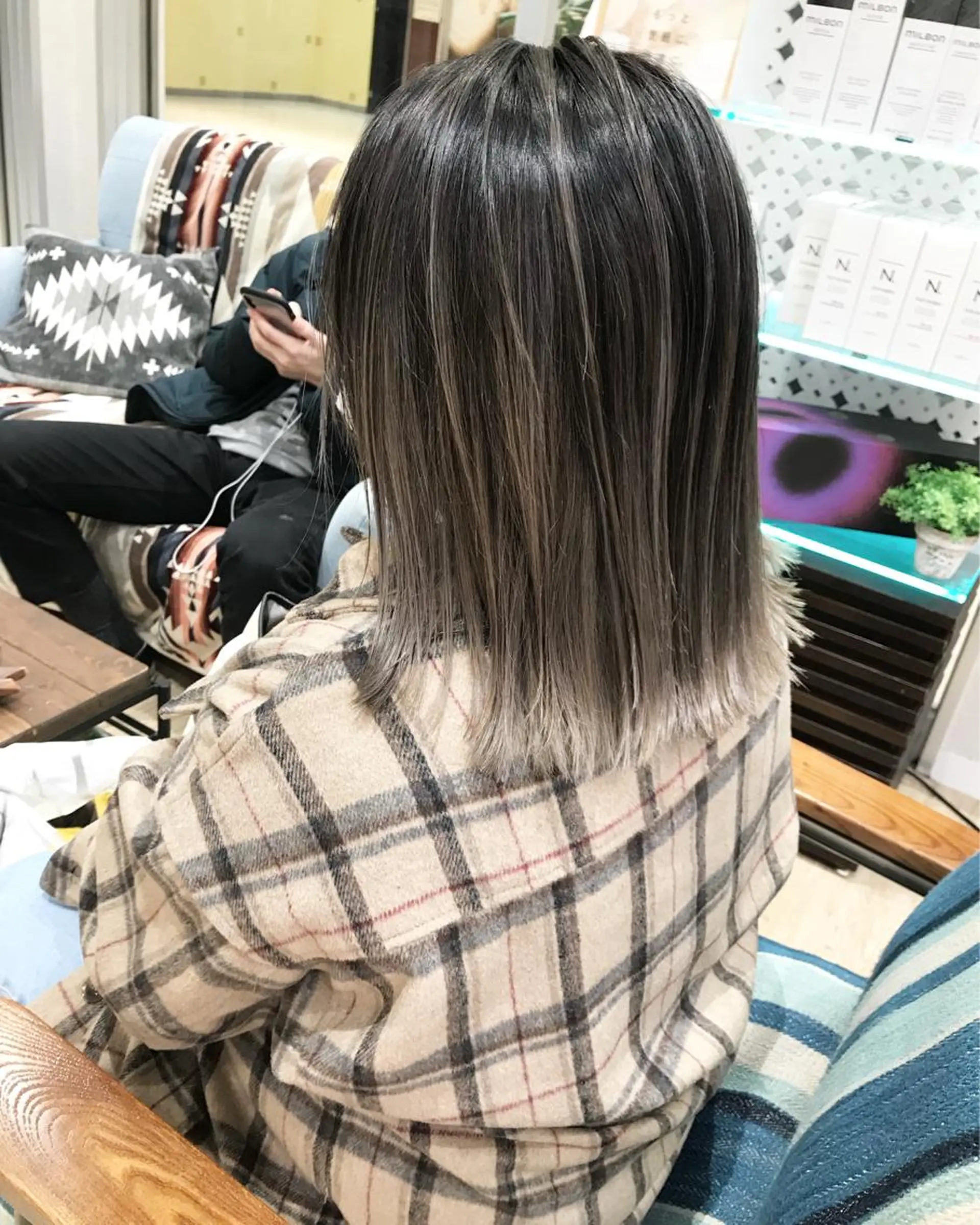 ミディアム カラー ブリーチカラーレイヤ ーカット🦋annaのヘアスタイル