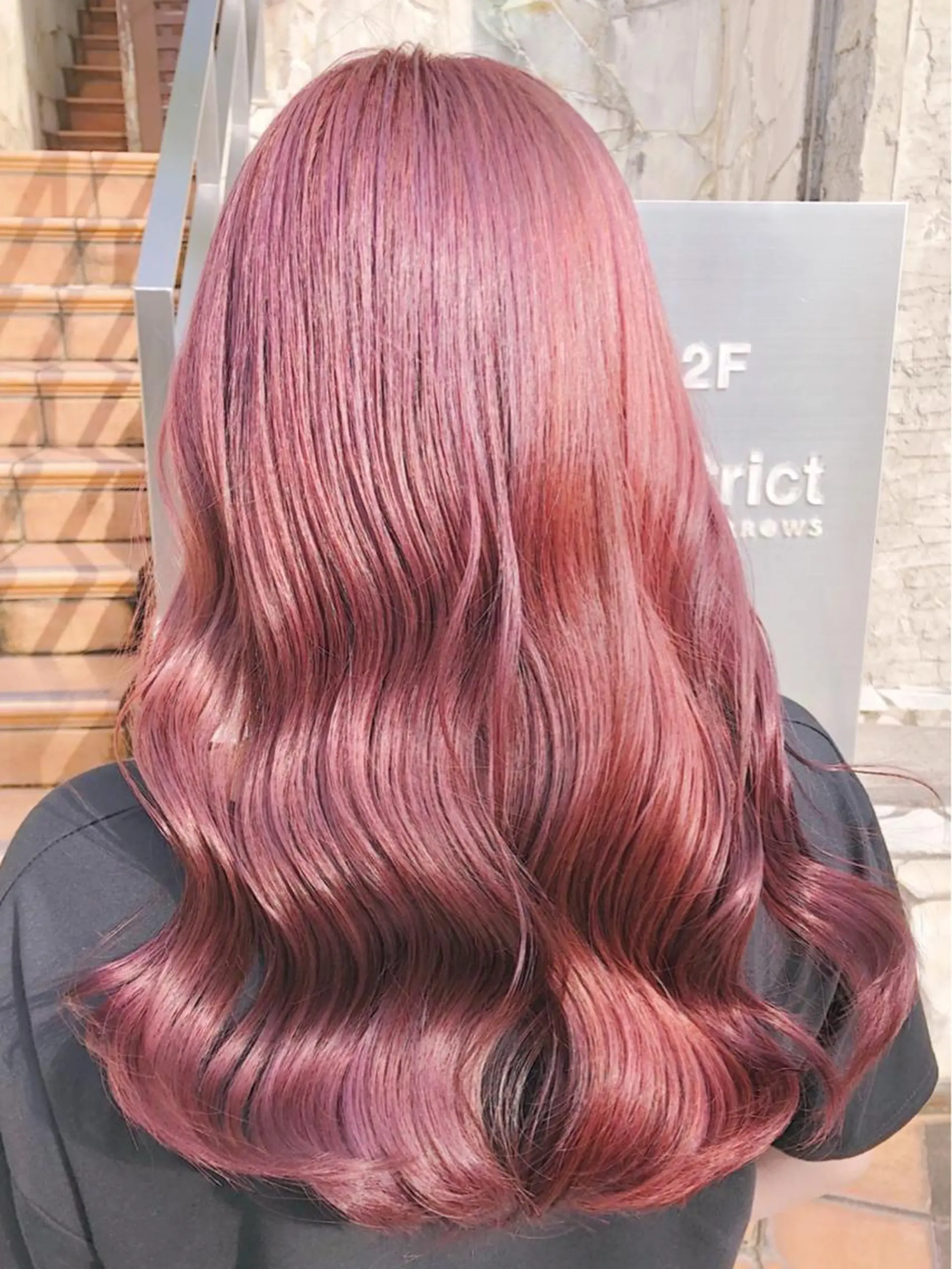 セミロング ハイトーン髪質改善 🎀🐰堀川智史🎀のヘアスタイル