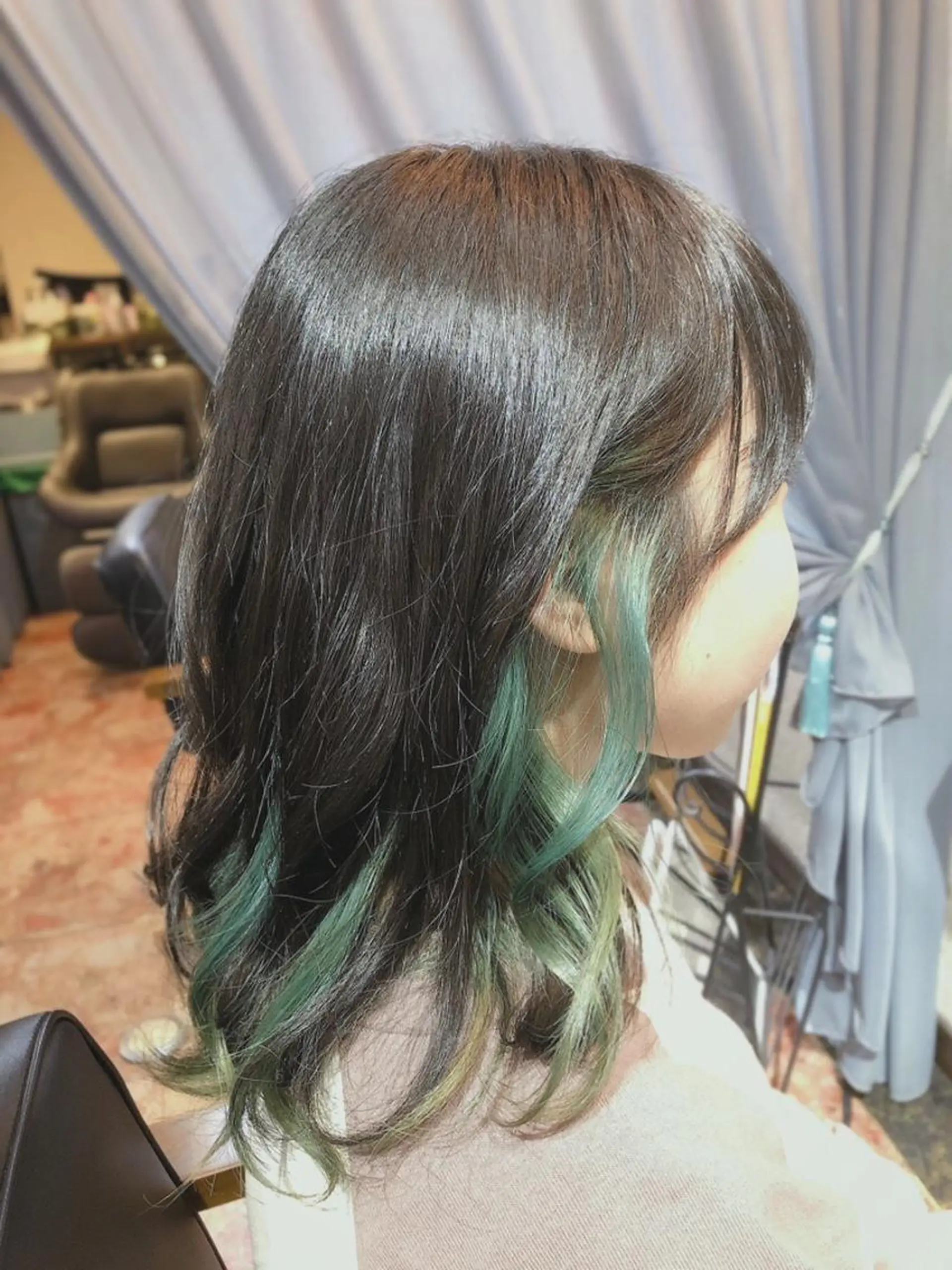 ミディアム カラー アディクシーカラー ケアカラー イルミナカラー インナーカラー クオルシアカラー ヘアカラー 菊池 貢平のヘアスタイル