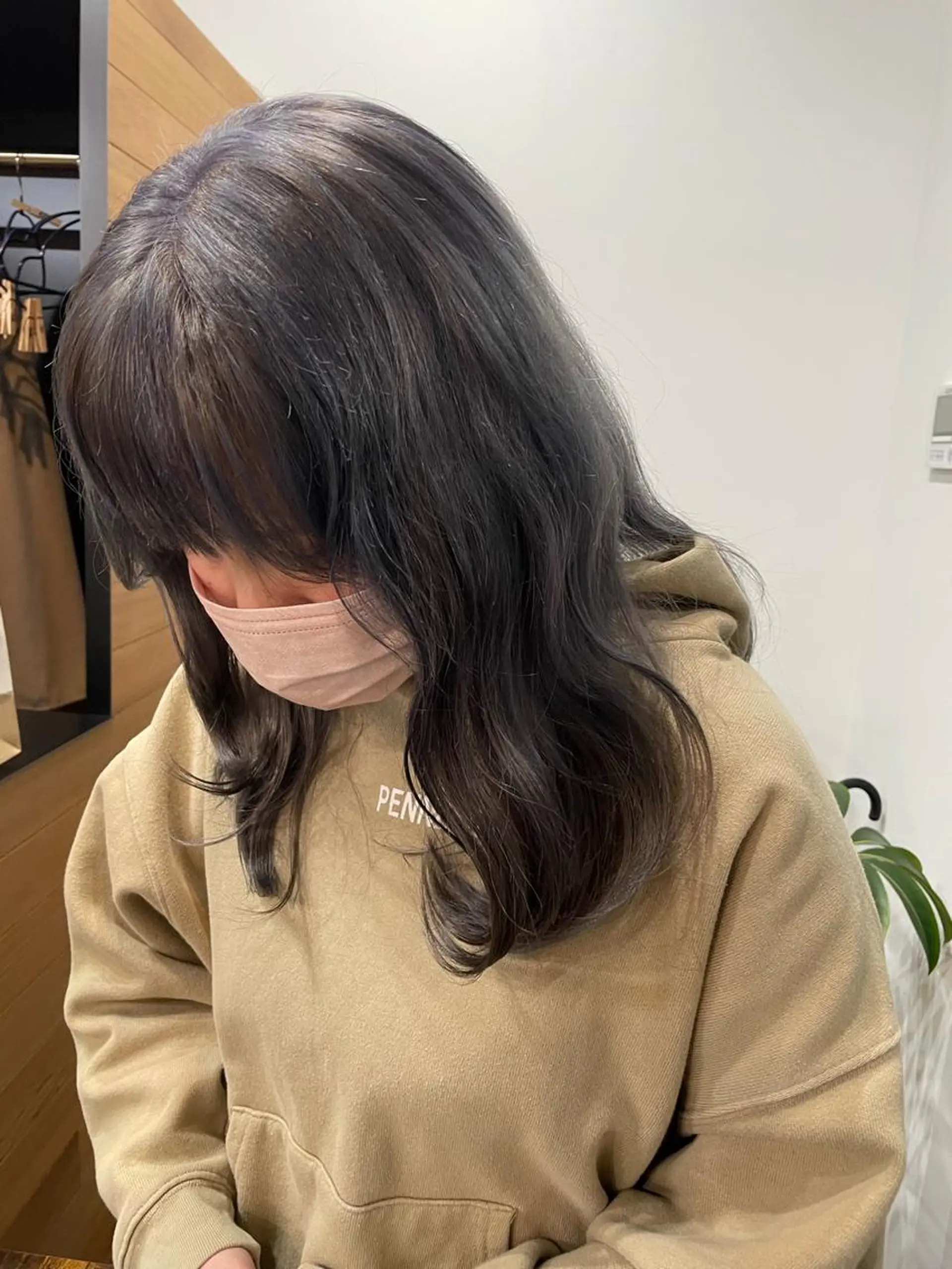 ロング カラー ミルクティー× グレージュMOMOのヘアスタイル