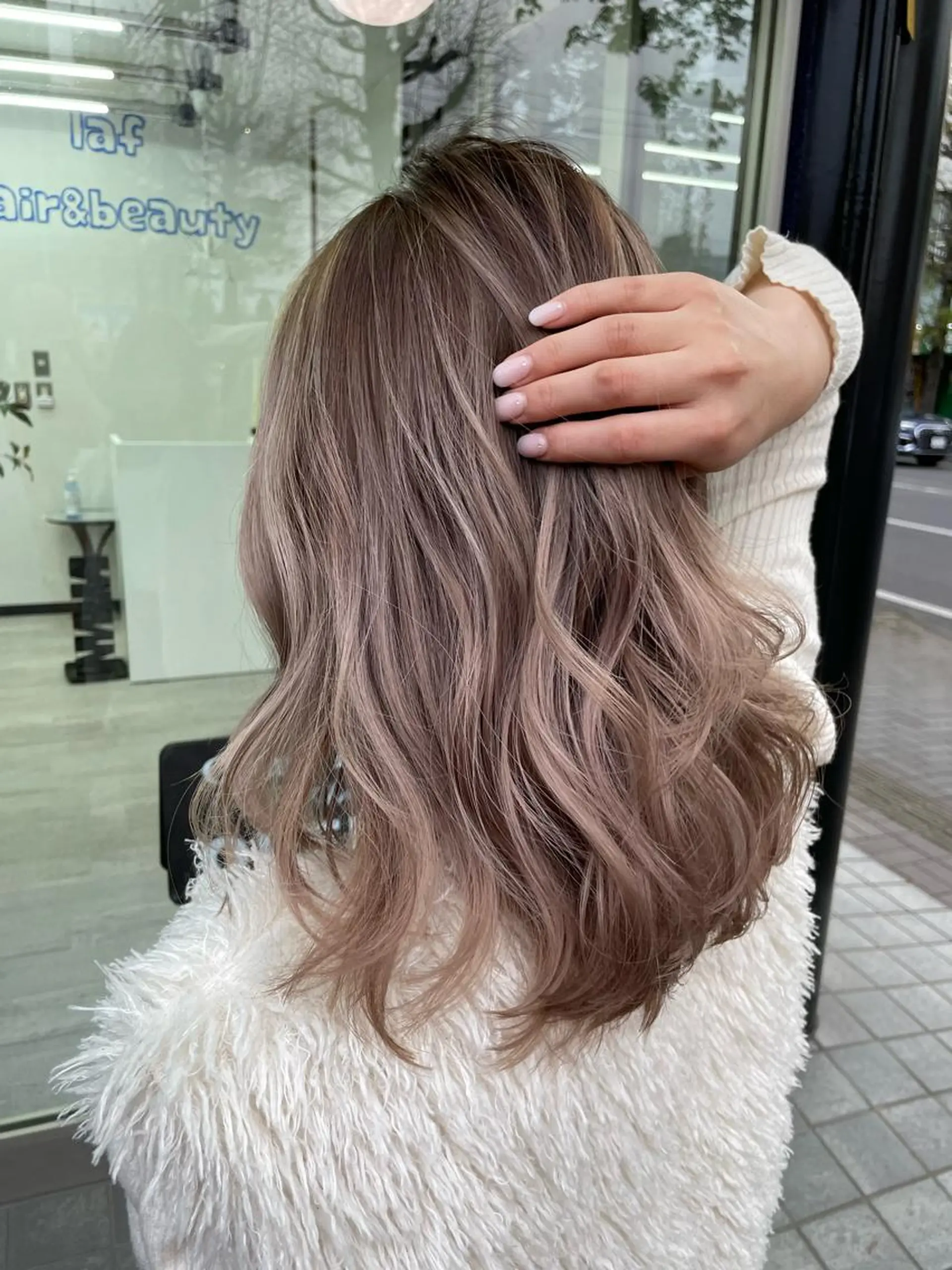 カラー バレイヤージュ デザインカラー ハイライトカラー オノ アカネのヘアスタイル