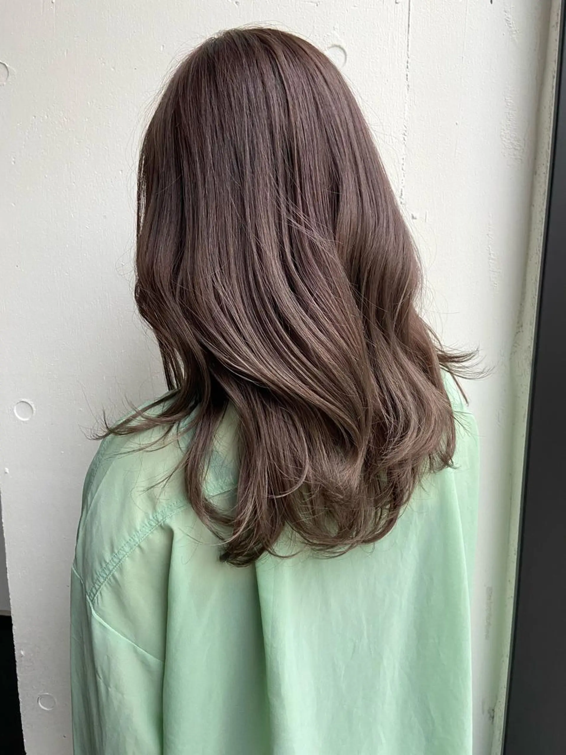 セミロング カラー 細田 碧のヘアスタイル