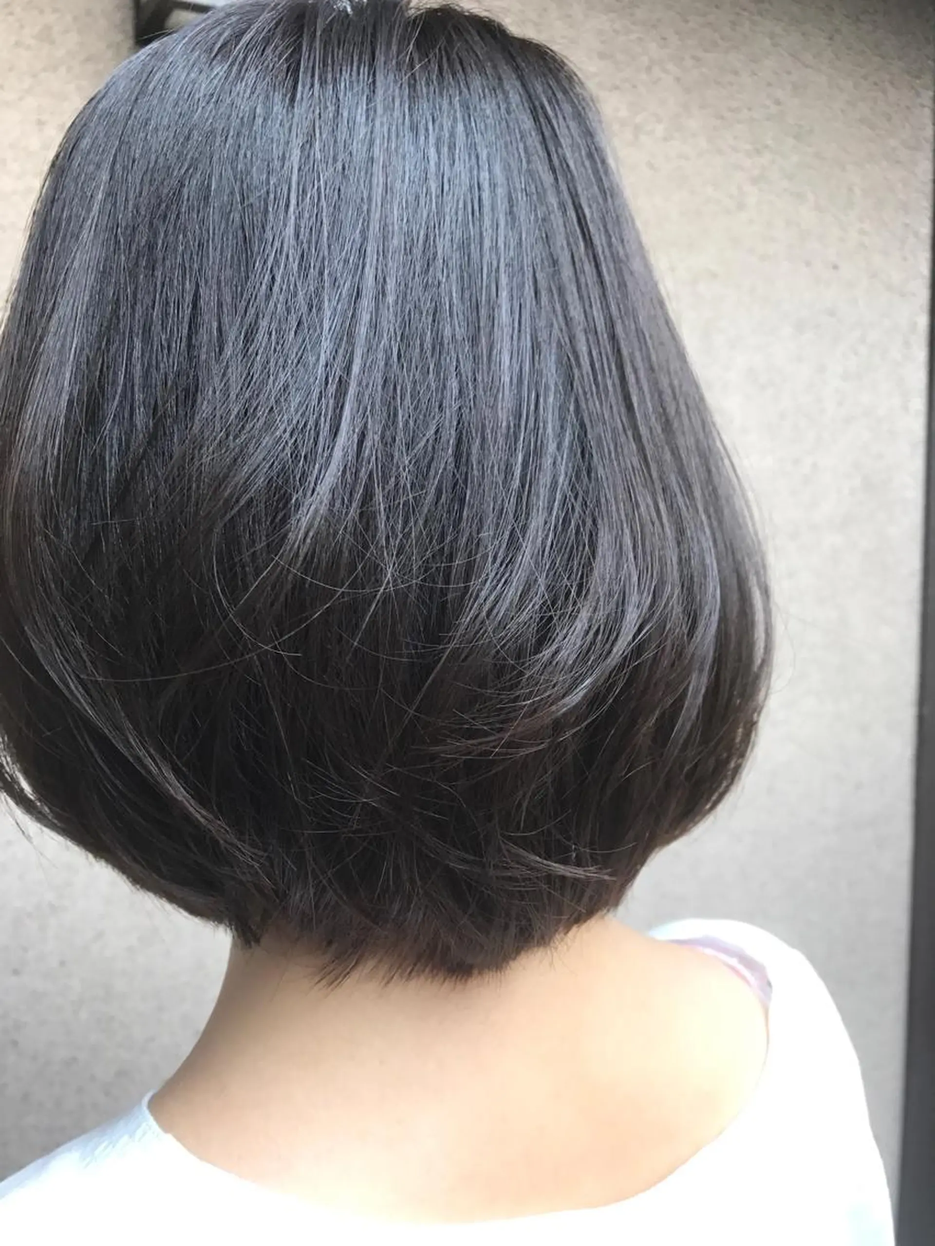 ショート カラー イルミナカラー ネイビーカラー vato マンツーマンサロンのヘアスタイル