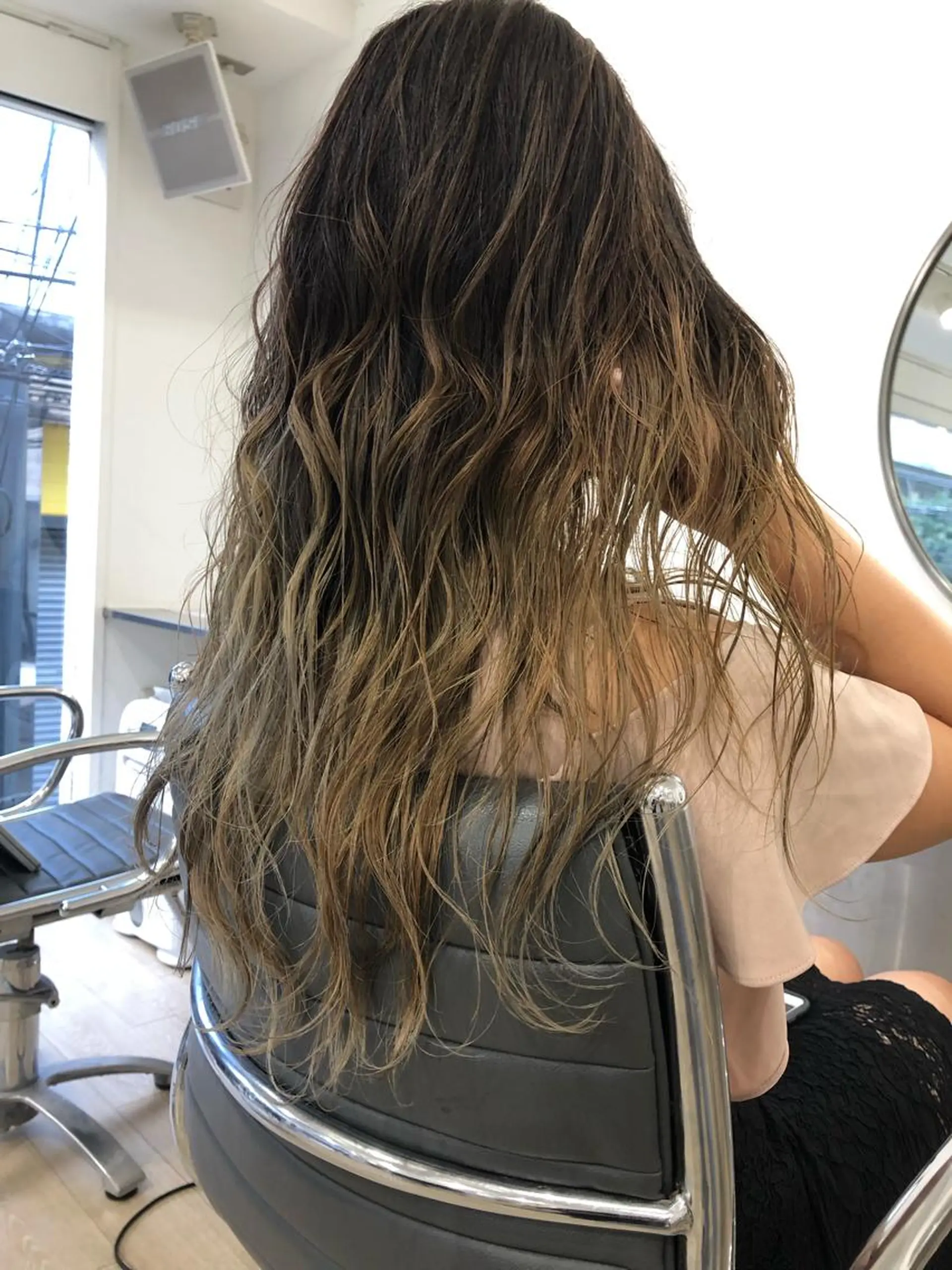 ロング カラー バレイヤージュ ブリーチ レイヤーカット ヘアカラー トリートメント Tao所属・藤川 大智のヘアスタイル