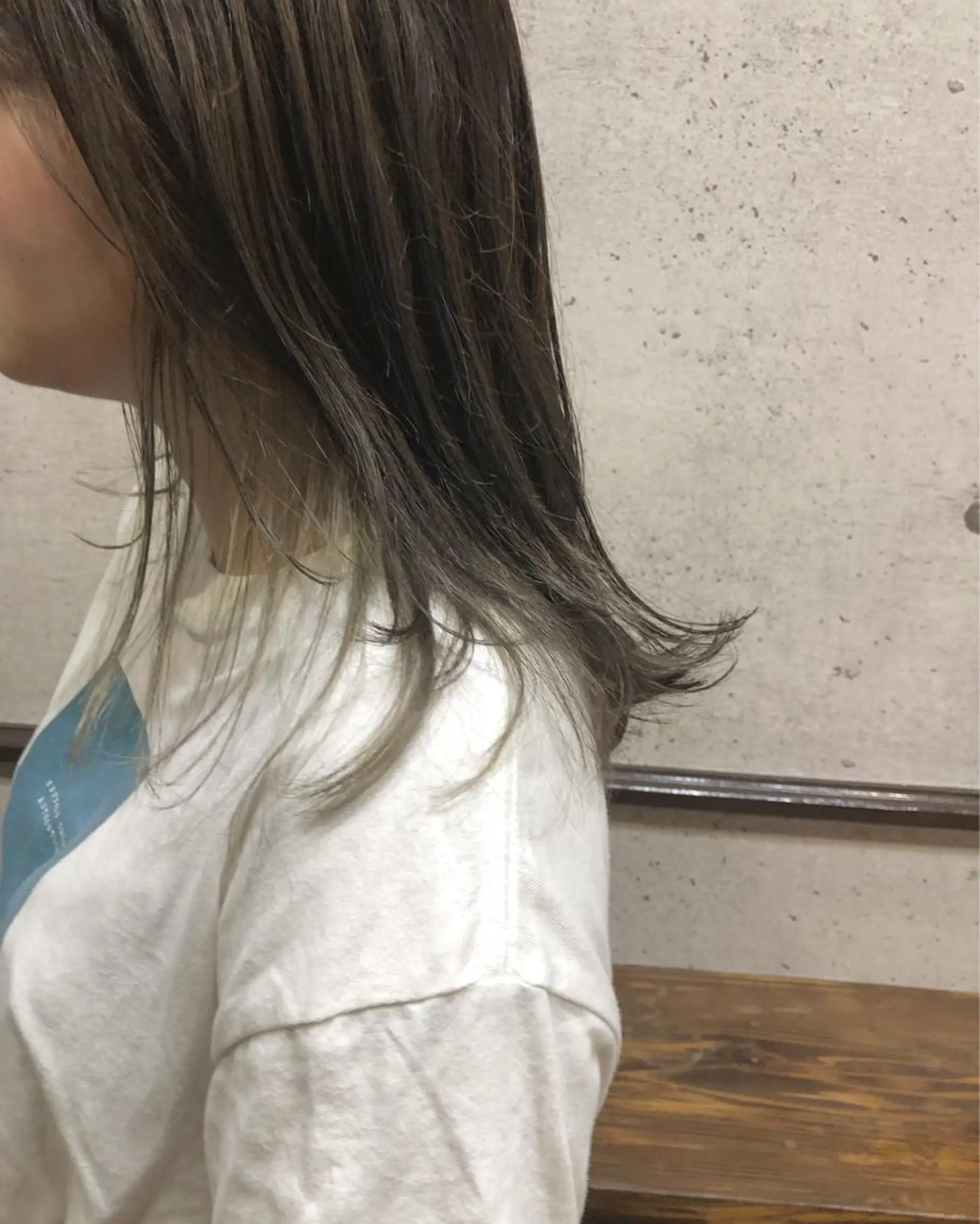 ロング カラー グレージュ インナーカラー シルバー シルバーグレージュ カット ヘアカラー 縮毛矯正 トリートメント 江原 彩華のヘアスタイル