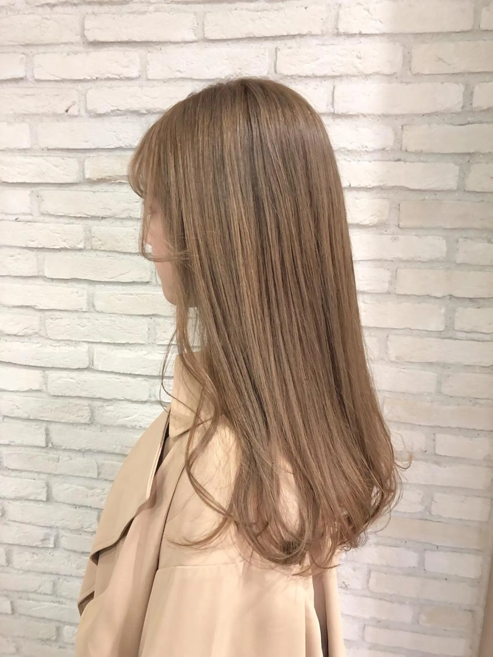 セミロング カラー ベージュカラー HAUS 片山みほのヘアスタイル