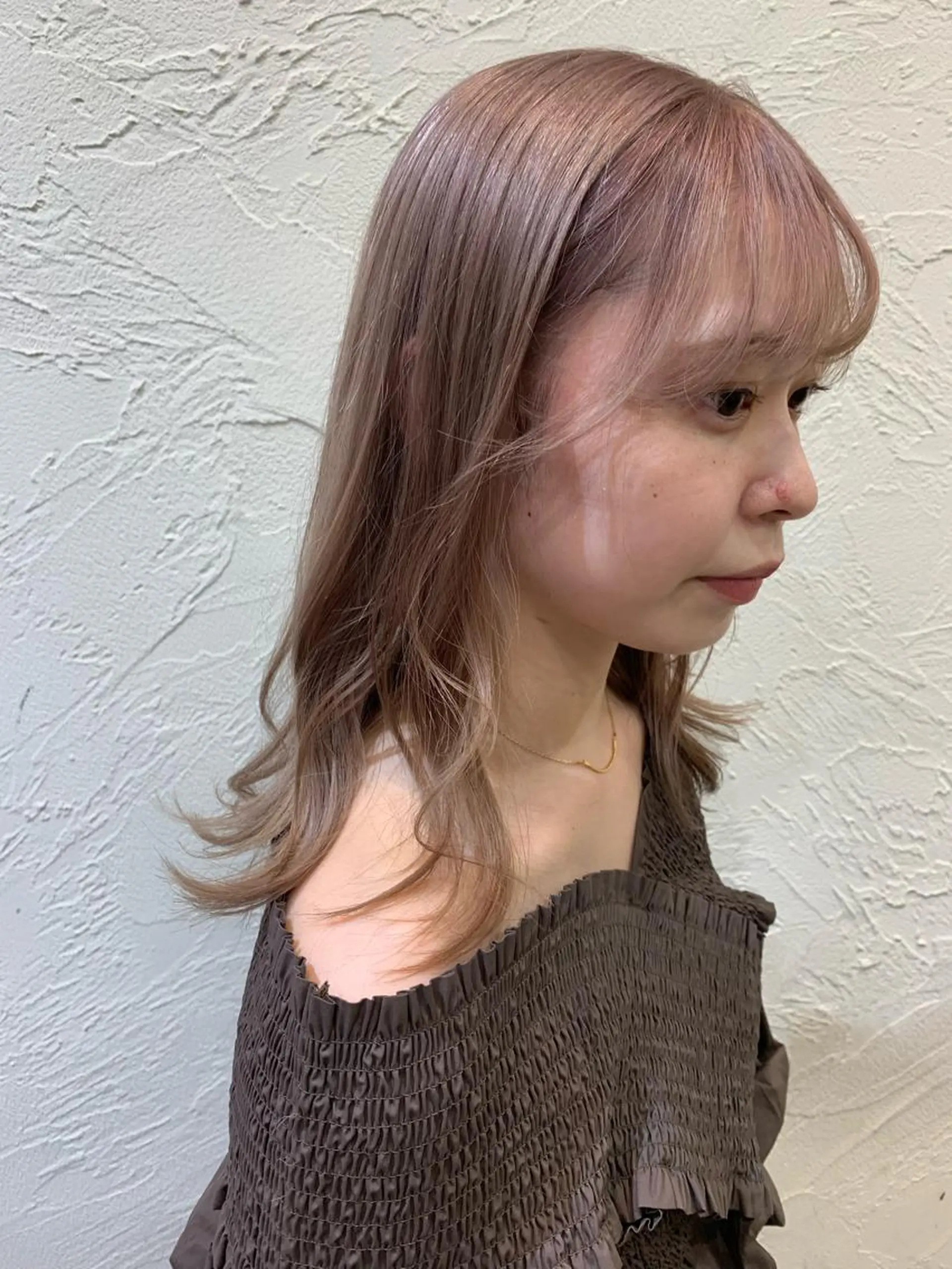 ミディアム カラー 青柳 有咲のヘアスタイル