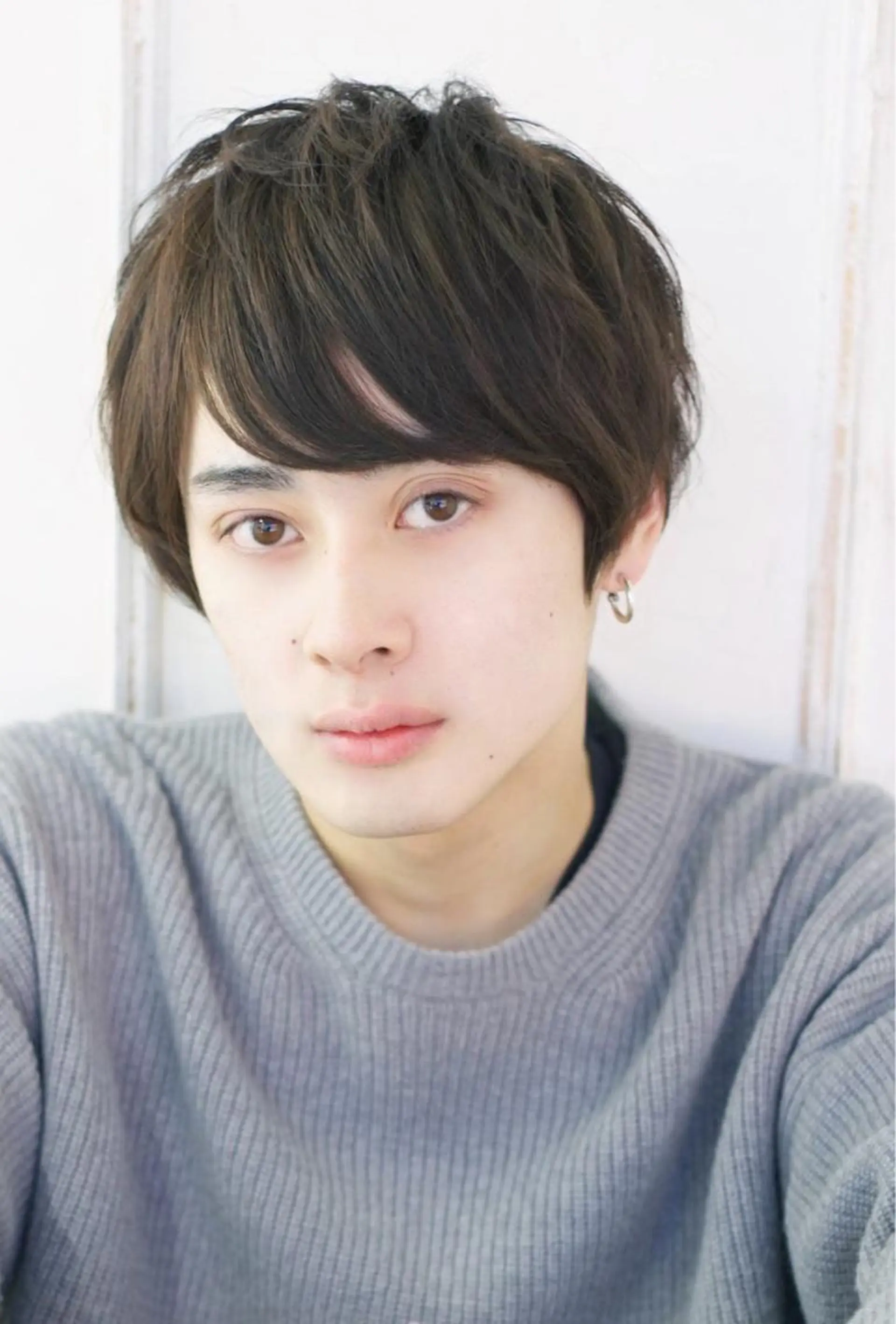 ショート メンズ アップバング メンズ韓国風 マッシュ メンズショート ツーブロック カット ヘアカラー トリートメント 大人可愛いヘア 大田のヘアスタイル