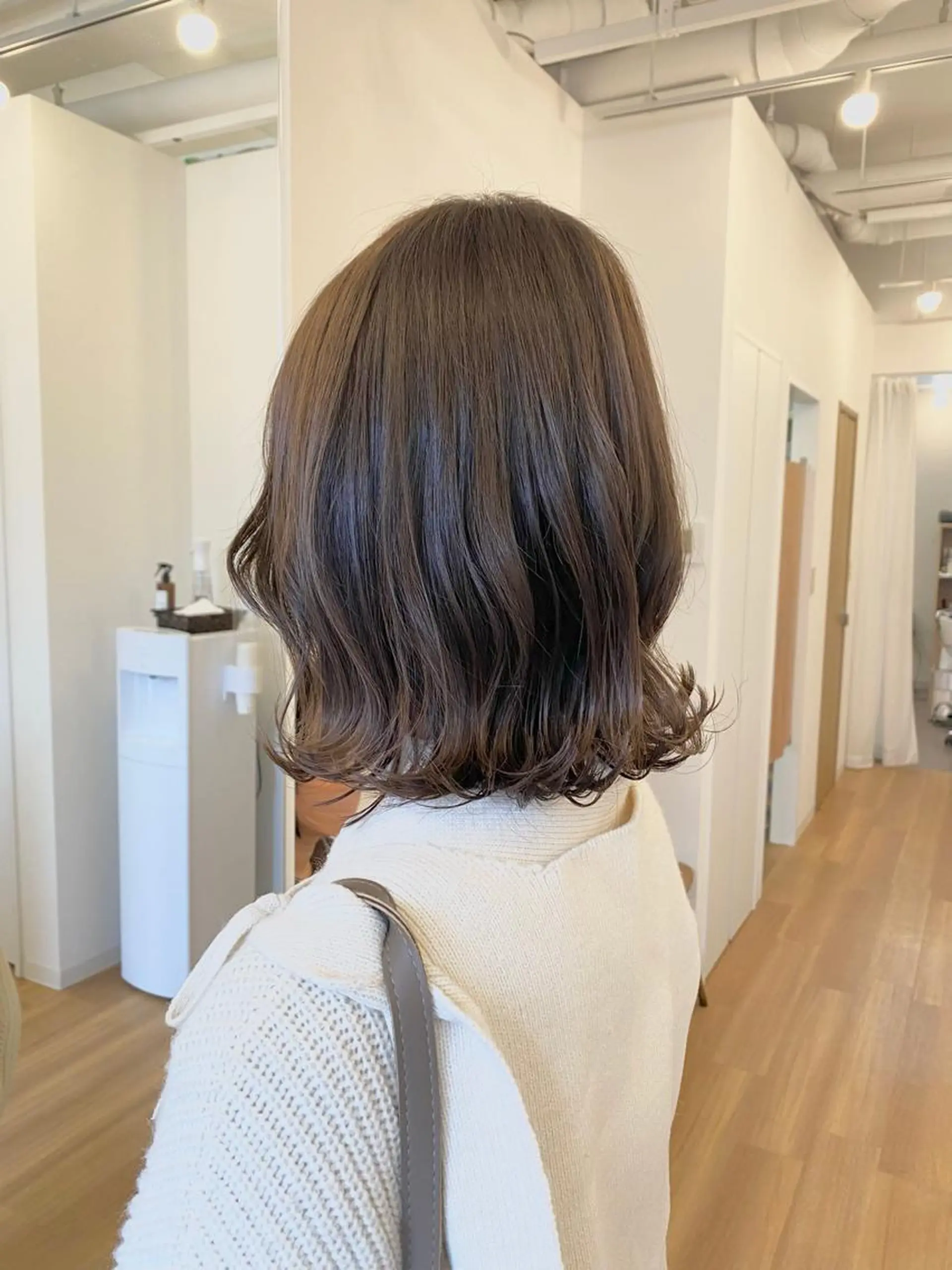 ミディアム カラー ブリーチ 透明感カラー グレージュ ブリーチなしカラー 林 瑠夏のヘアスタイル