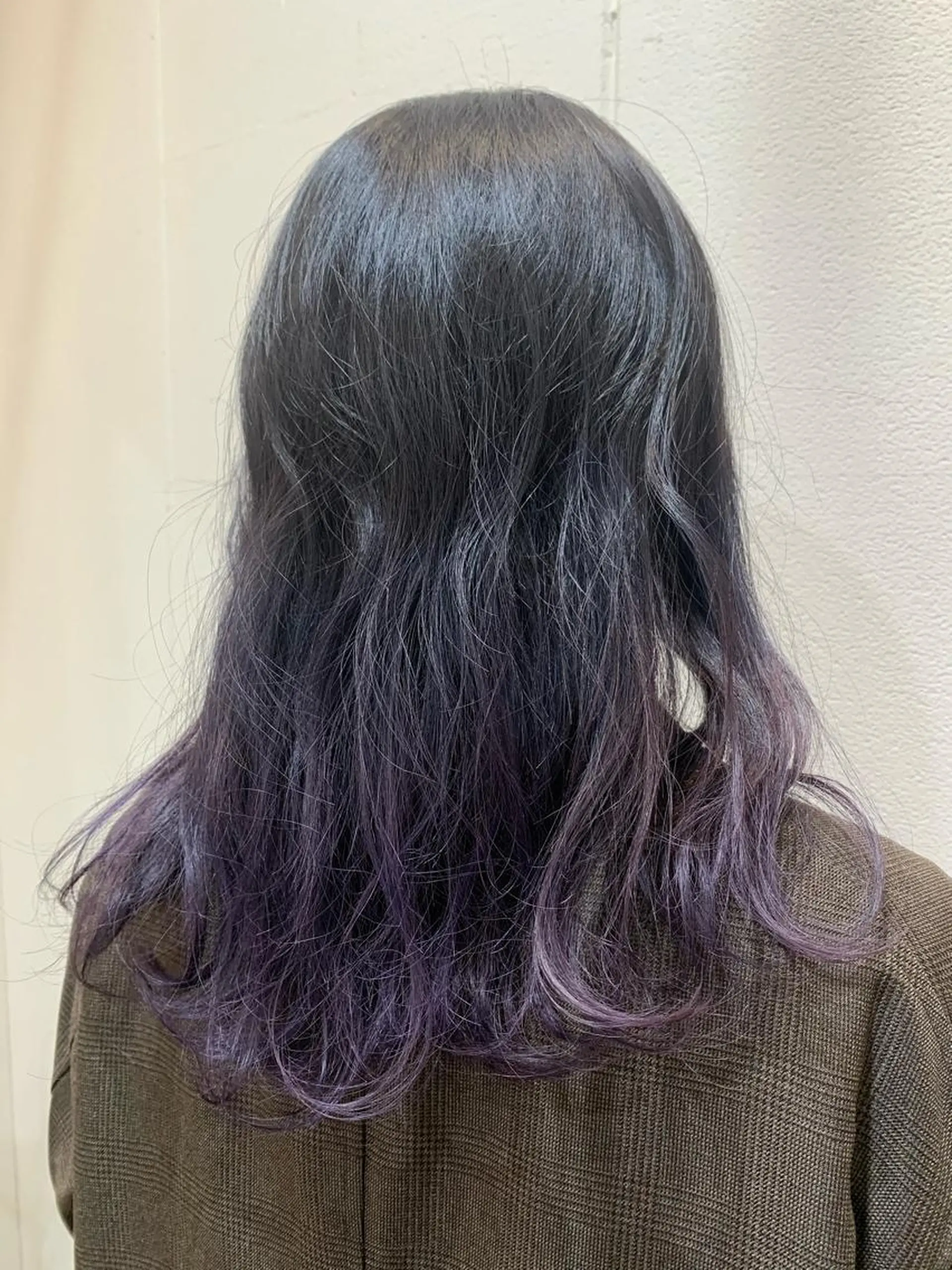 セミロング カラー ブリーチ グラデーションカラー ヘアカラー AMILI所属・寸田 崚のヘアスタイル