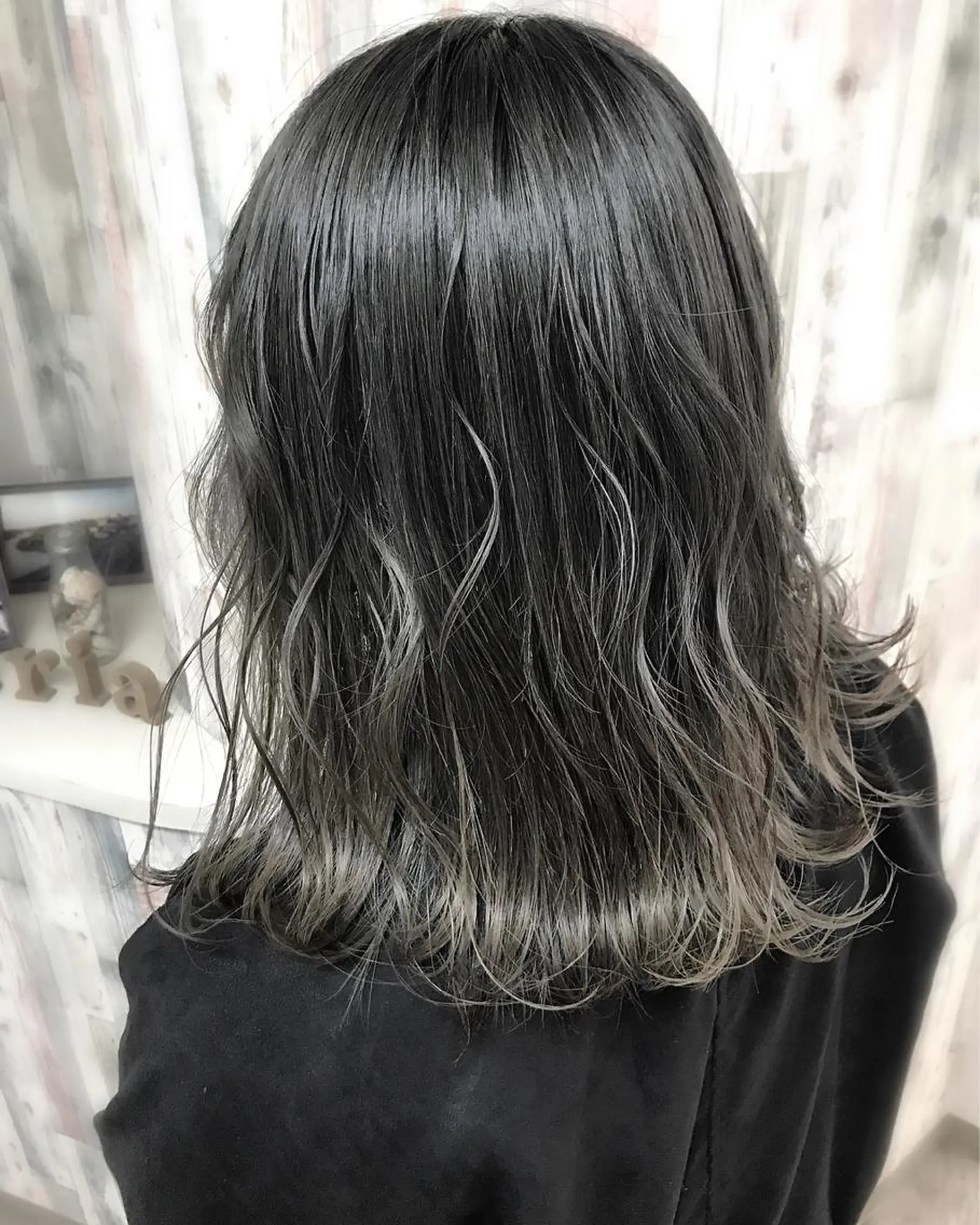 ミディアム カラー 透明感カラー ダークグレー ヘアカラー トリートメント 髪質改善/艶髪💎 ウエキ リカのヘアスタイル