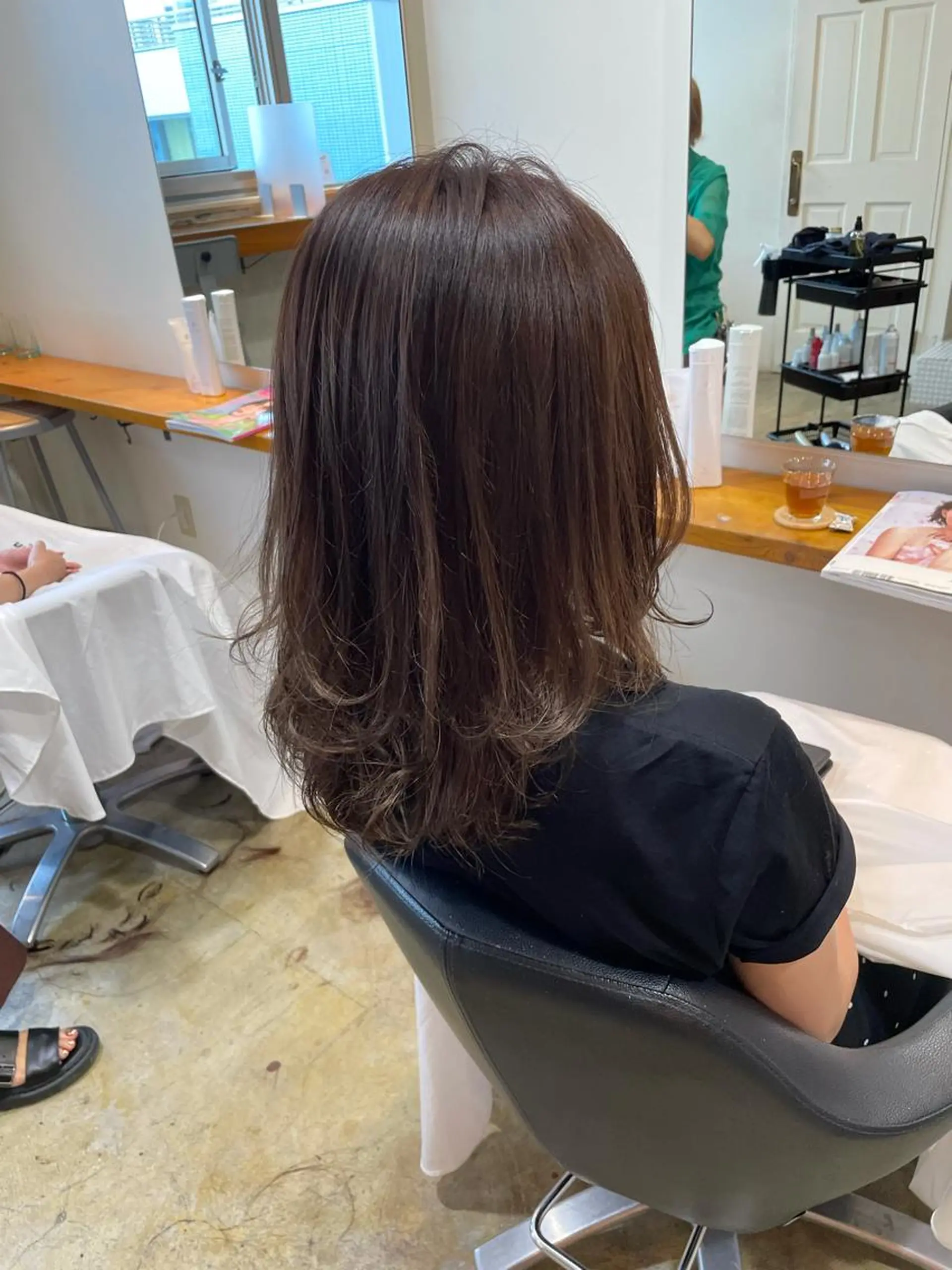 ミディアム カラー MIOベージュカラー 柔らかいカラーのヘアスタイル