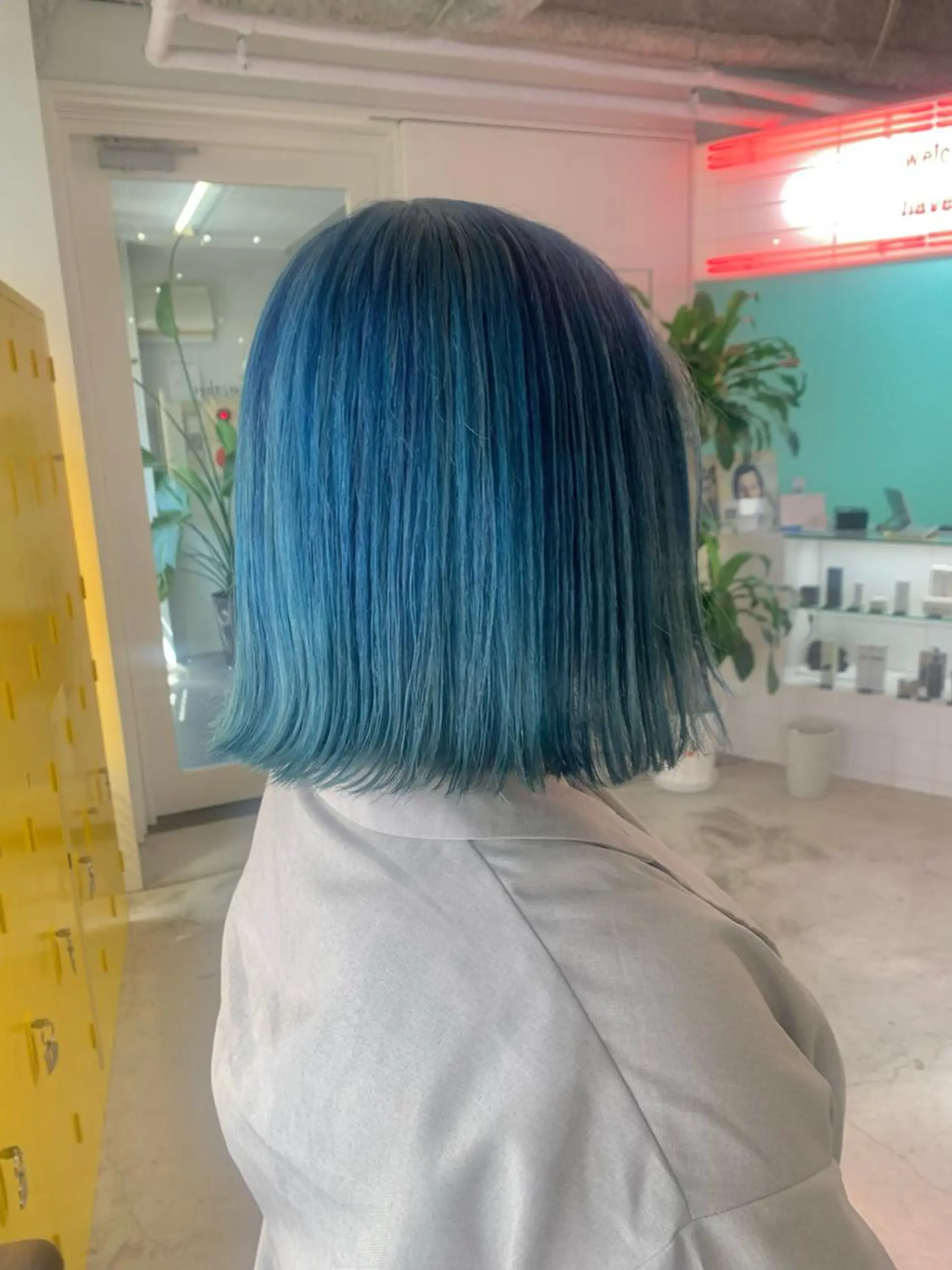 ショート カラー ヘアアレンジ 🧨ブリーチー×ボブ レイヤー💎じゅえるのヘアスタイル