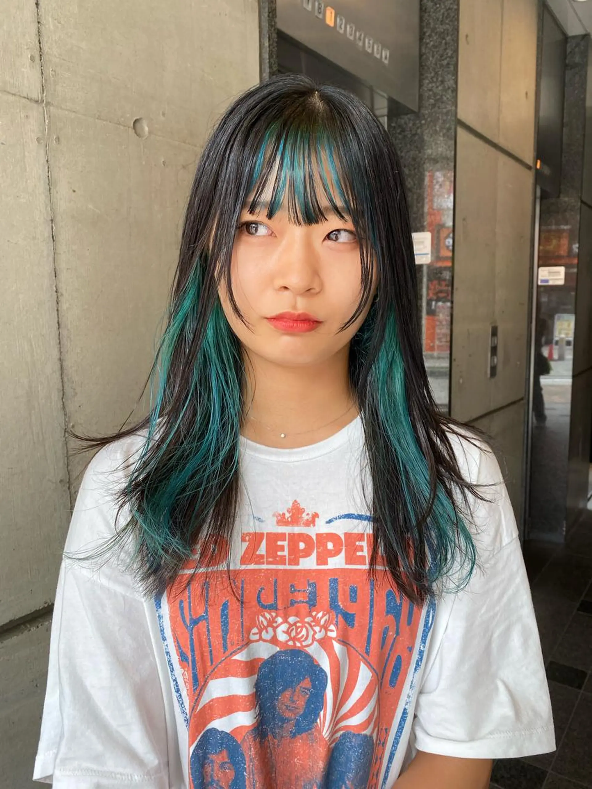 セミロング カラー パーマ ヘアアレンジ メンズ キッズ ネイル viewstokyo所属・mana 暖色カラーカットのヘアスタイル