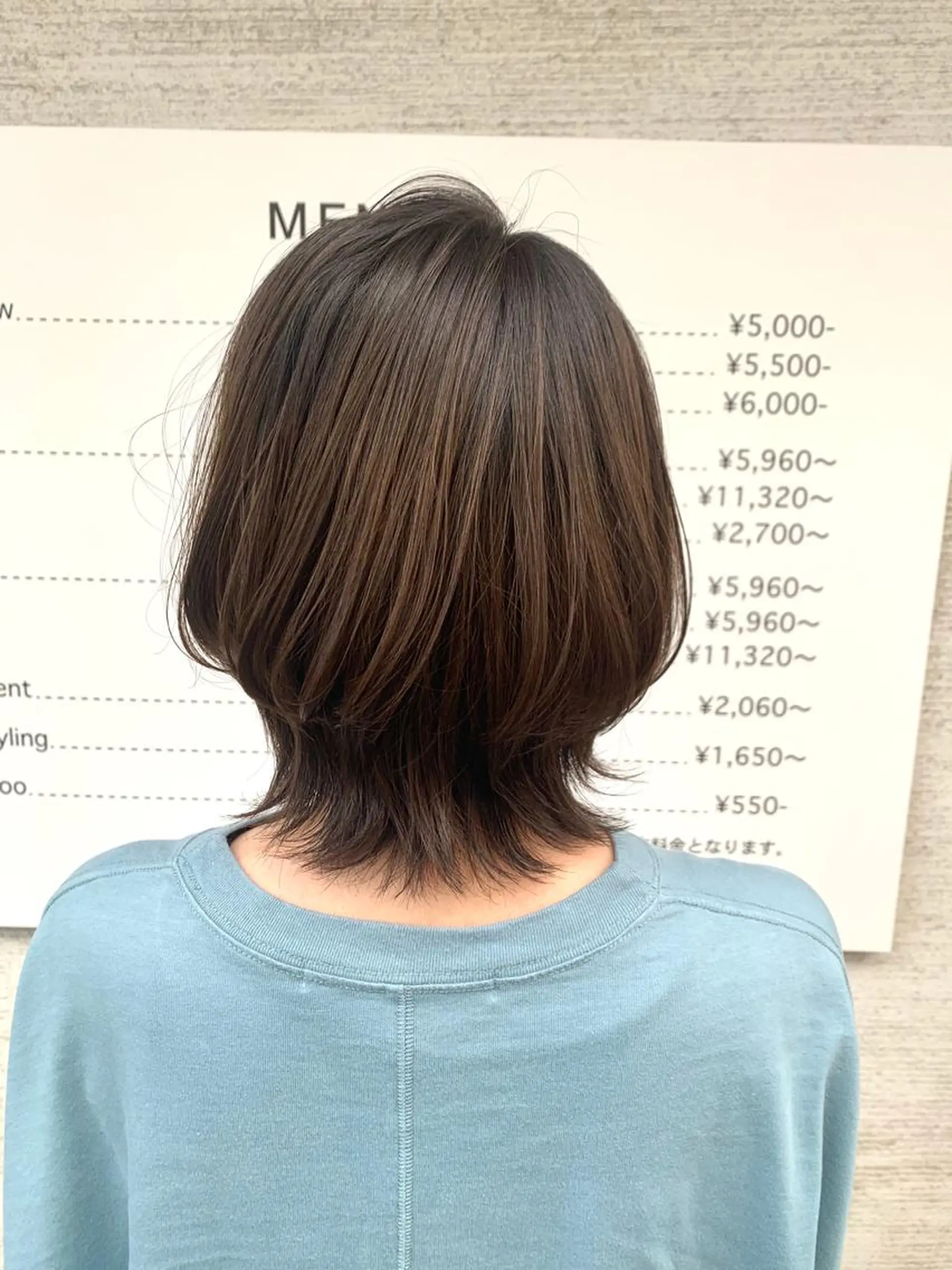 ミディアム ウルフカット ハニーバイ コードのヘアスタイル