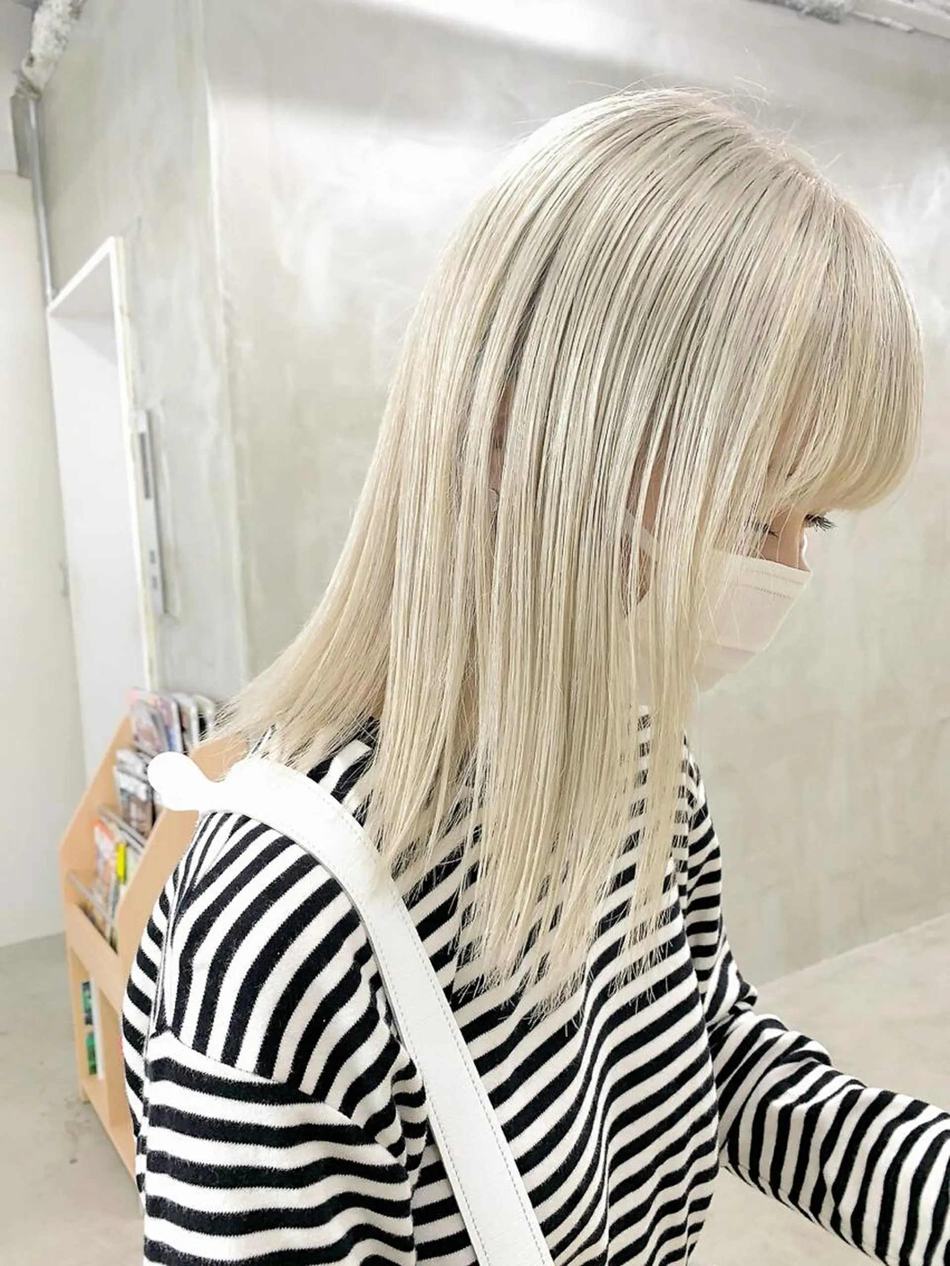 セミロング カラー パーマ ヘアアレンジ メンズ メンズバレイヤージュ メンズブリーチ センターパート フェードカット メンズハイライト ヘアカラー トリートメント ハイトーン/レイヤー 🌸さくらのヘアスタイル