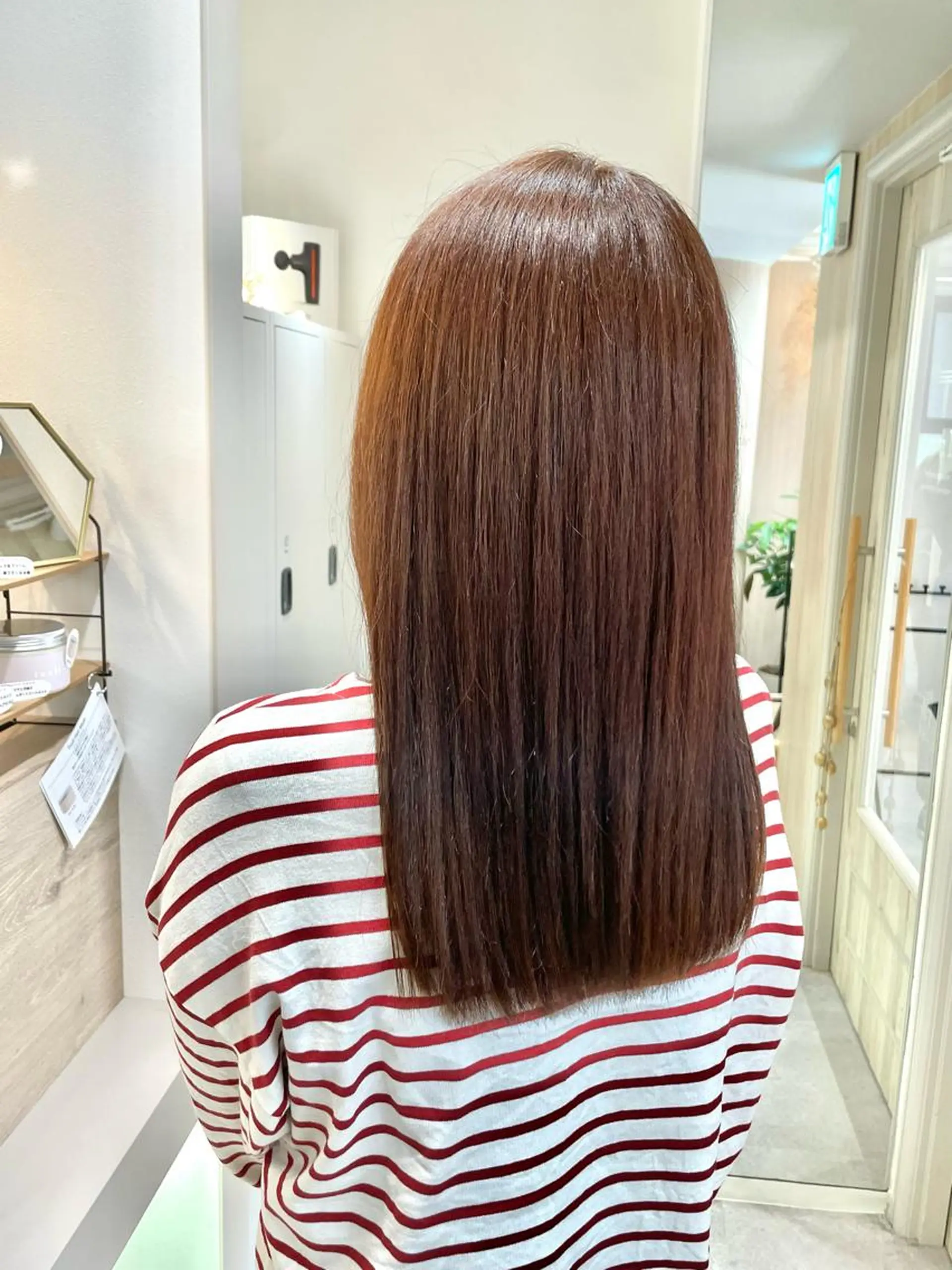 ミディアム カラー カット ヘアカラー トリートメント 西 めぐみのヘアスタイル