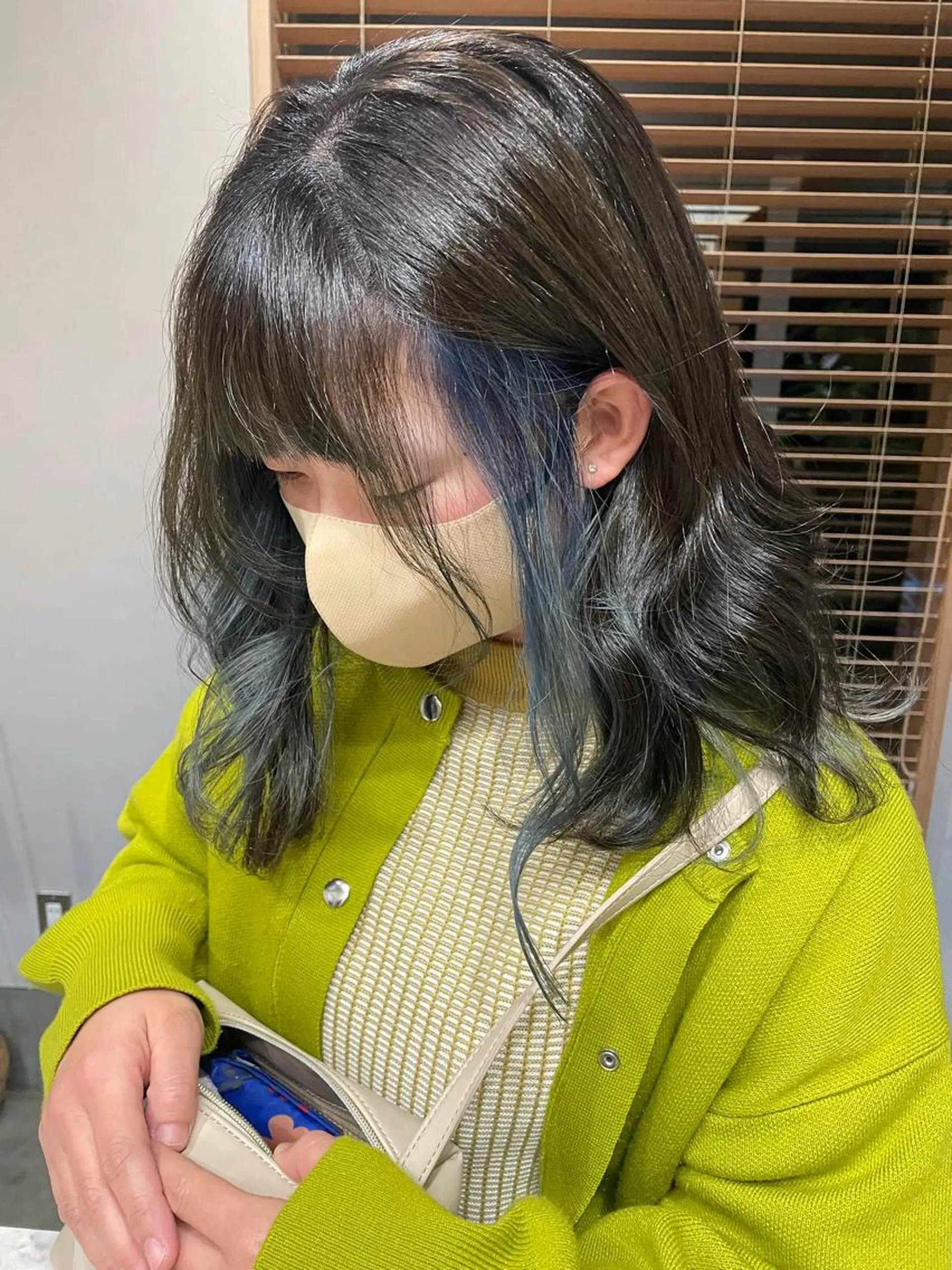 カラー ベージュカラー インナーカラー オリーブベージュ まつやま さおりのヘアスタイル