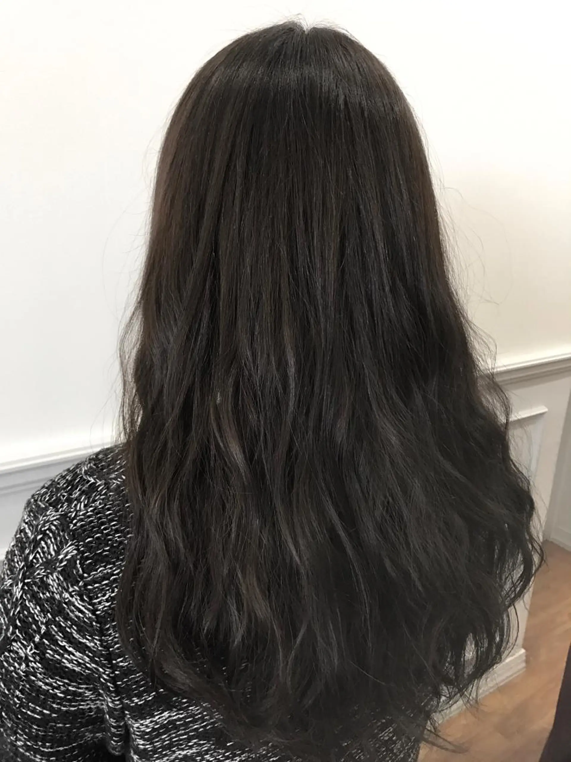 ロング カラー ダークグレー ひろせ かなのヘアスタイル