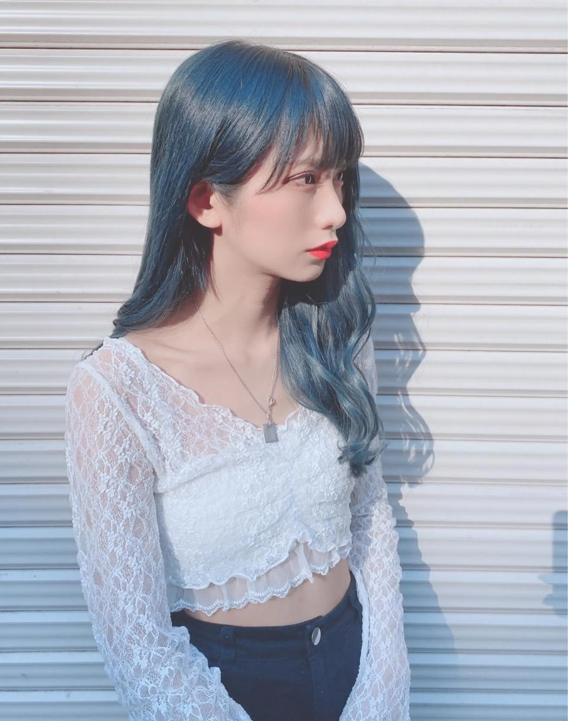 セミロング カラー ブルーカラー ハイトーン/ウルフ /小澤凌祐🦕のヘアスタイル