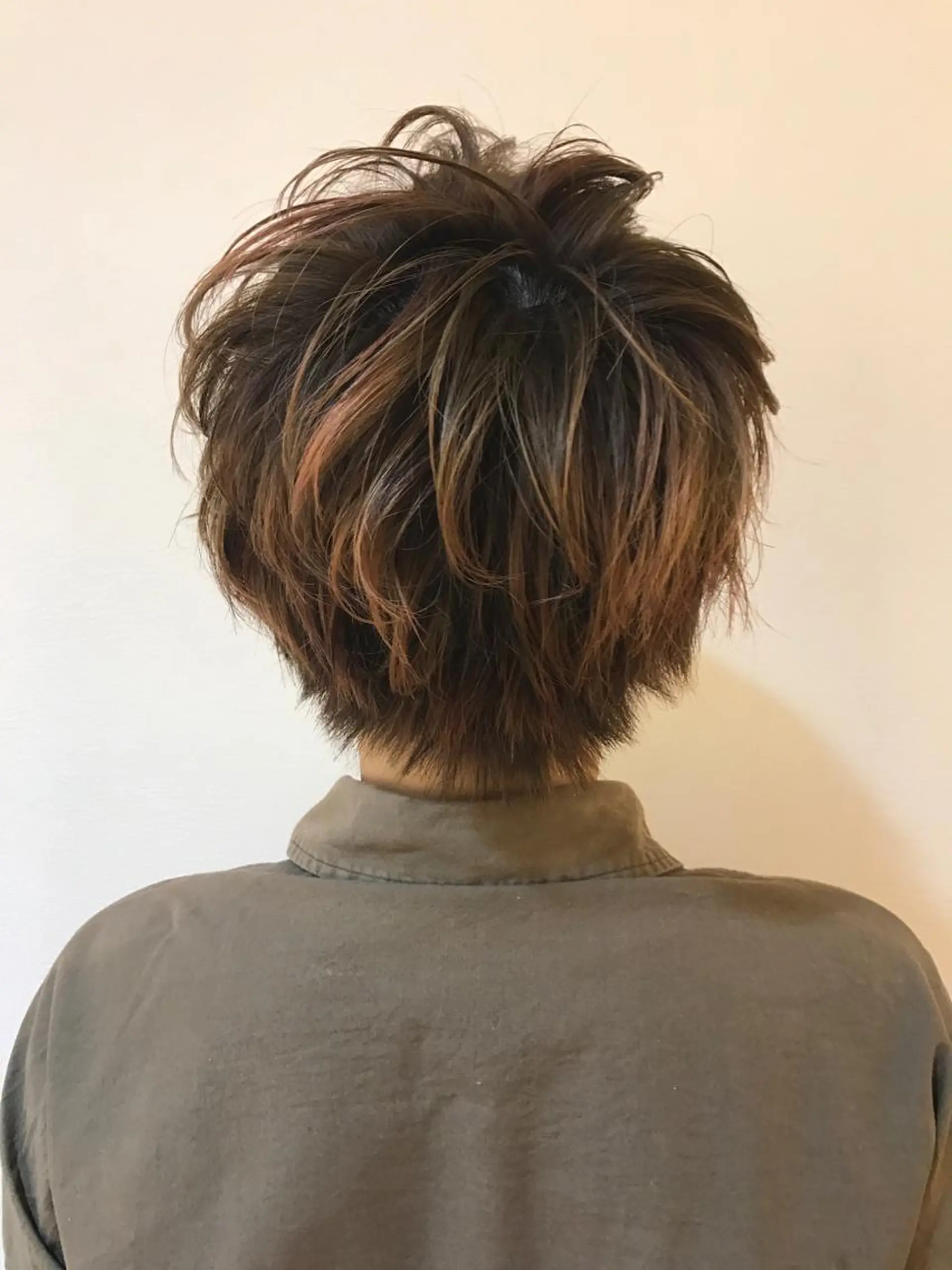 ショート カラー 湯浅 了一のヘアスタイル