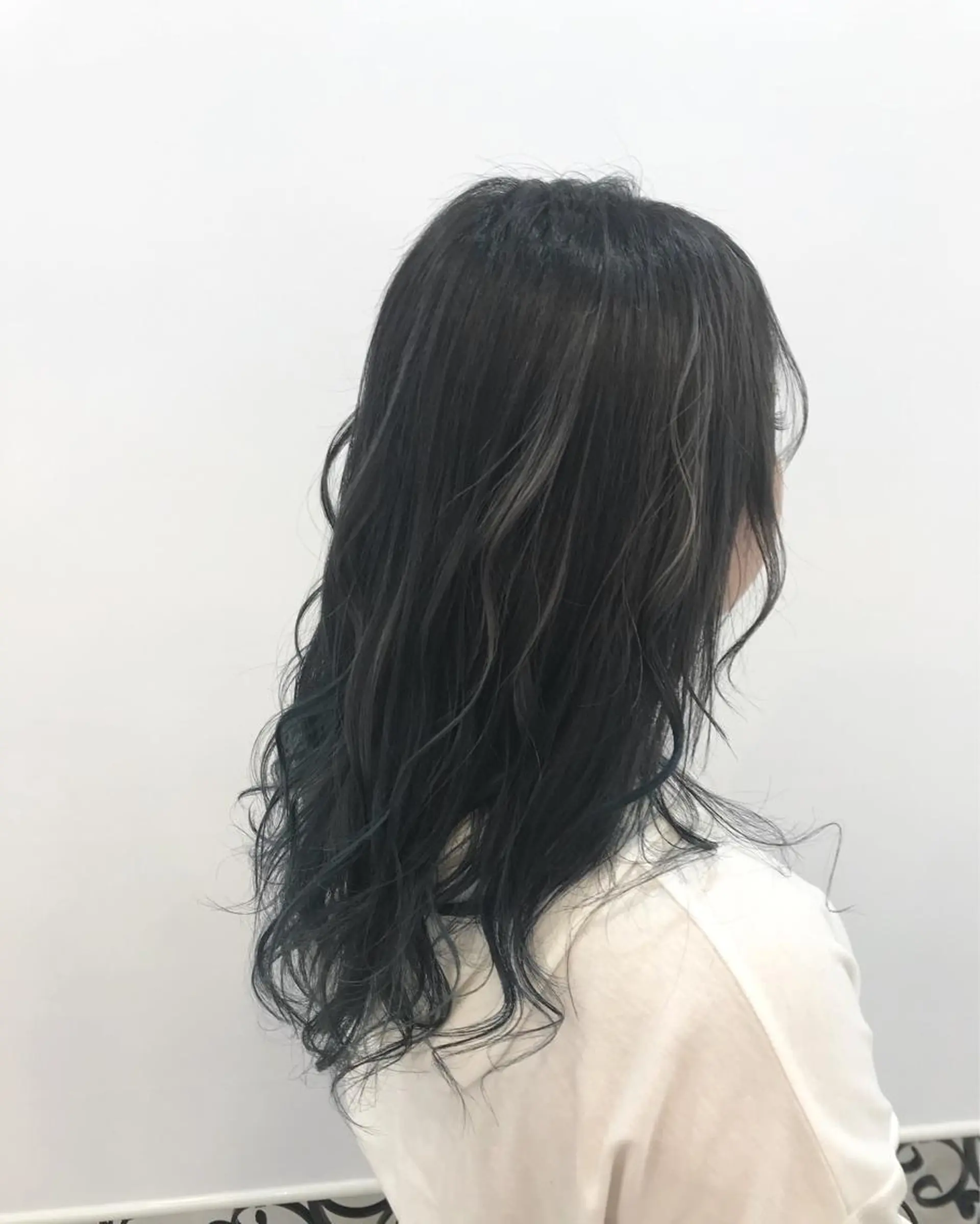 セミロング カラー ブルーカラー グラデーションカラー ハイライトカラー ハイライト 平尾 拓也のヘアスタイル