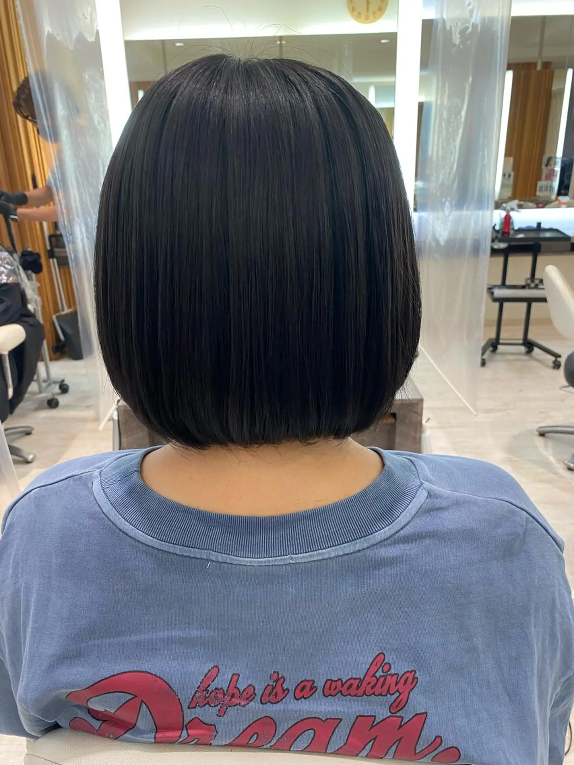 ショート ボブ ベージュ/インナー カラー🤍Rieのヘアスタイル