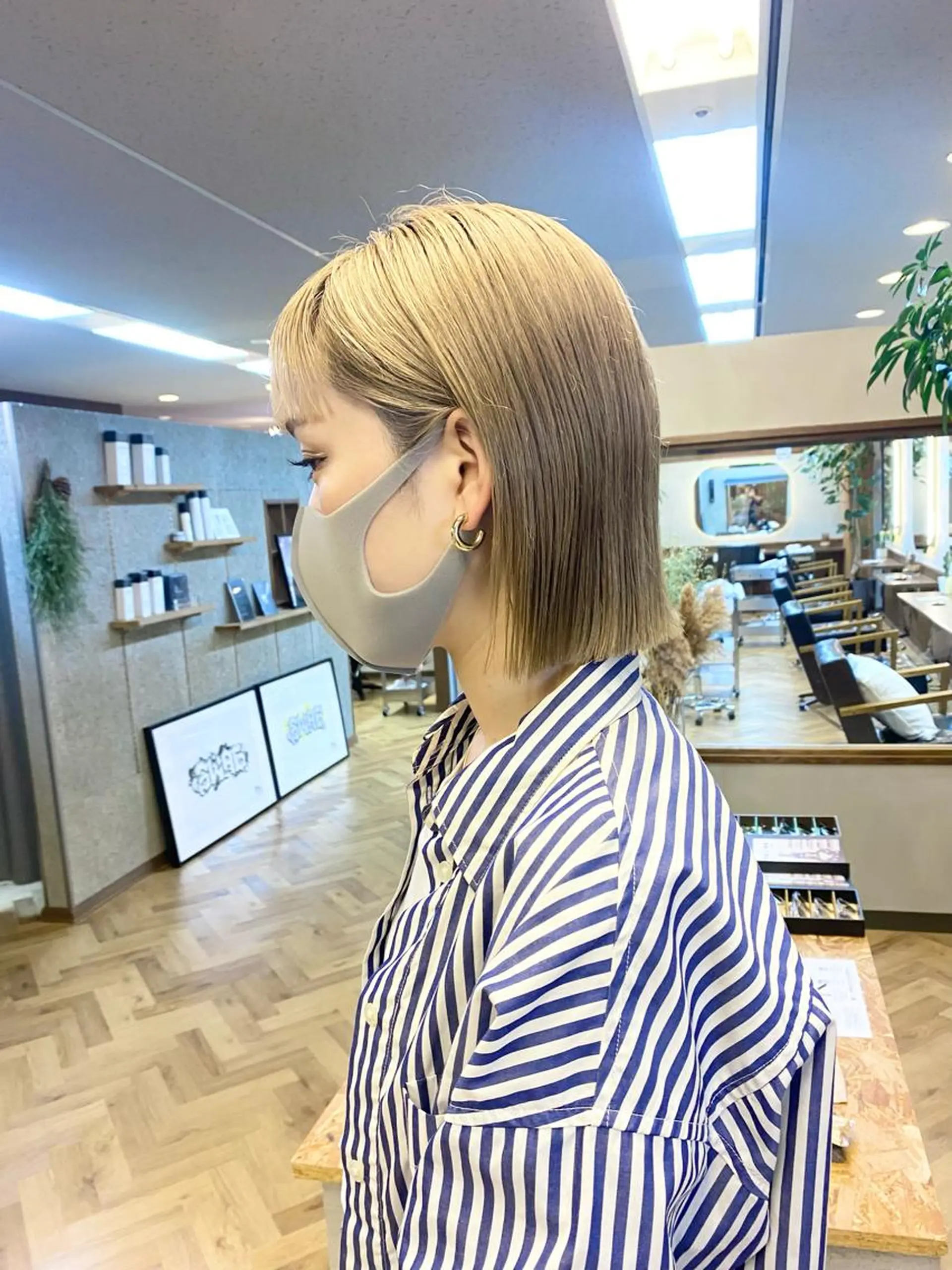 ショート 髪と音処　マトぺ所属・デザインカラー/ボブ ブリーチカラー/ユリのヘアスタイル