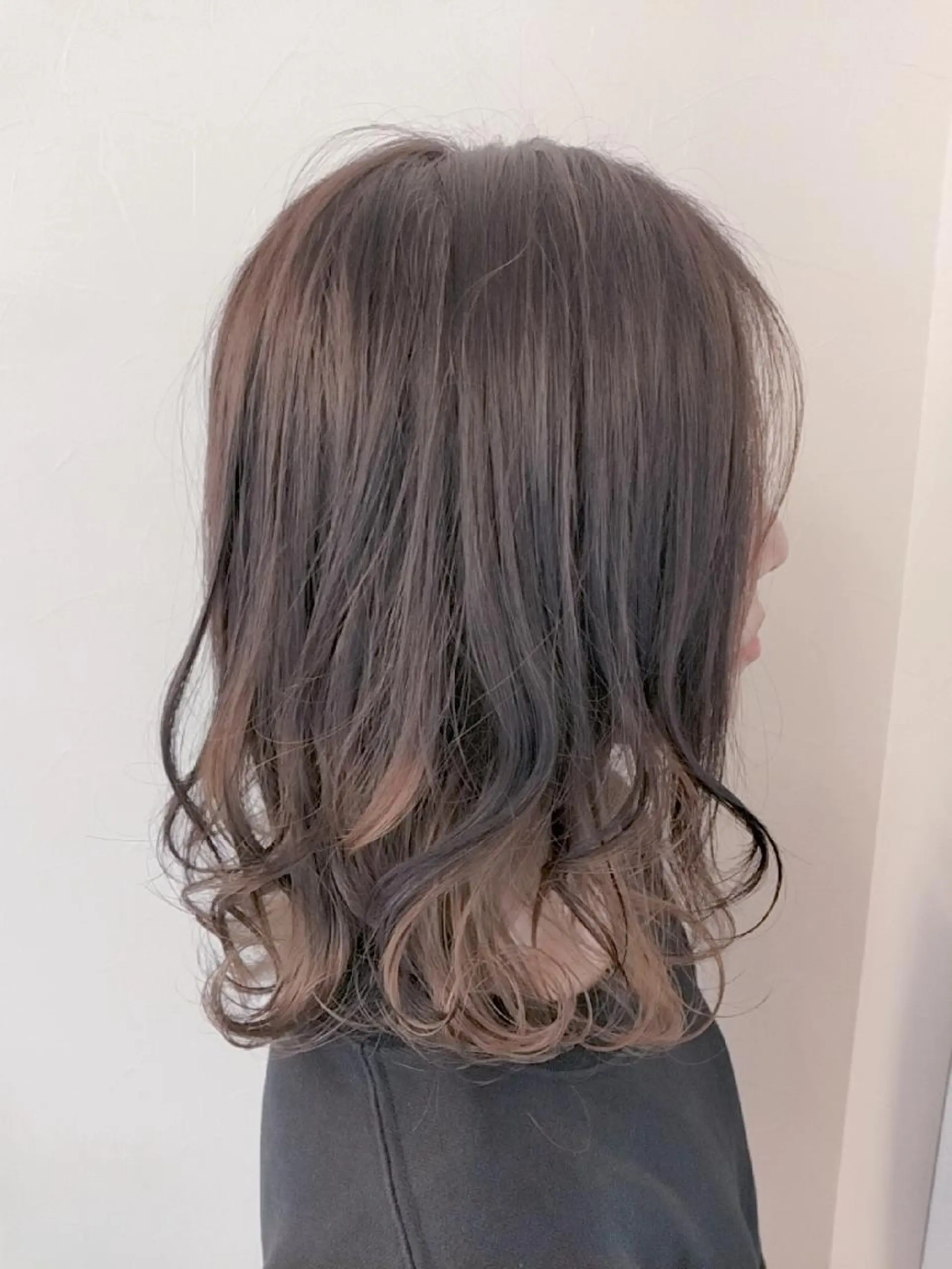 ミディアム カラー バレイヤージュ ベージュカラー ブリーチ ダブルカラー グラデーションカラー デザインカラー髪質 改善Lilithのその他イメージ