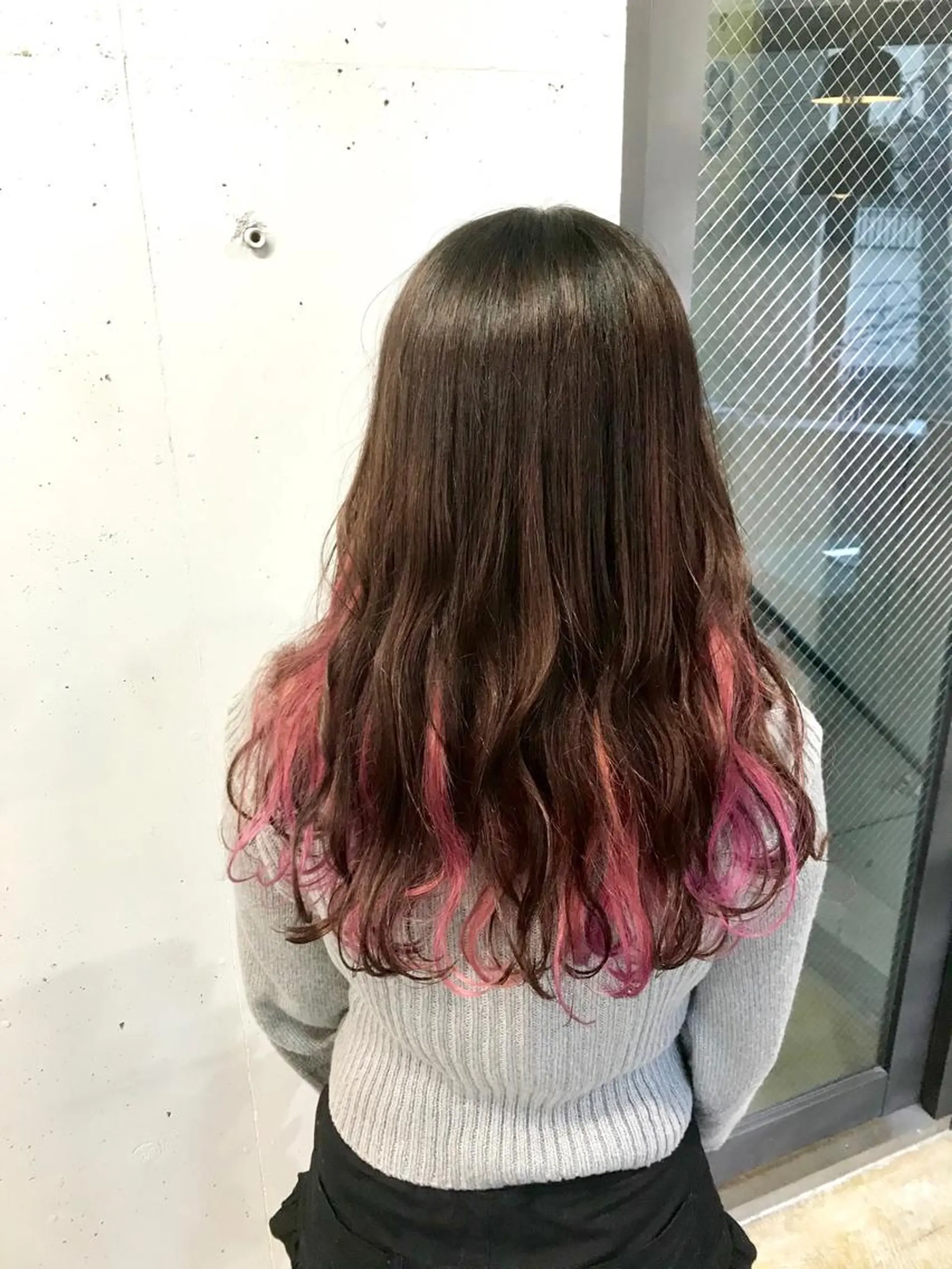 ロング カラー インナーカラー ピンクカラー ヘアカラー トリートメント 新井 広樹のヘアスタイル