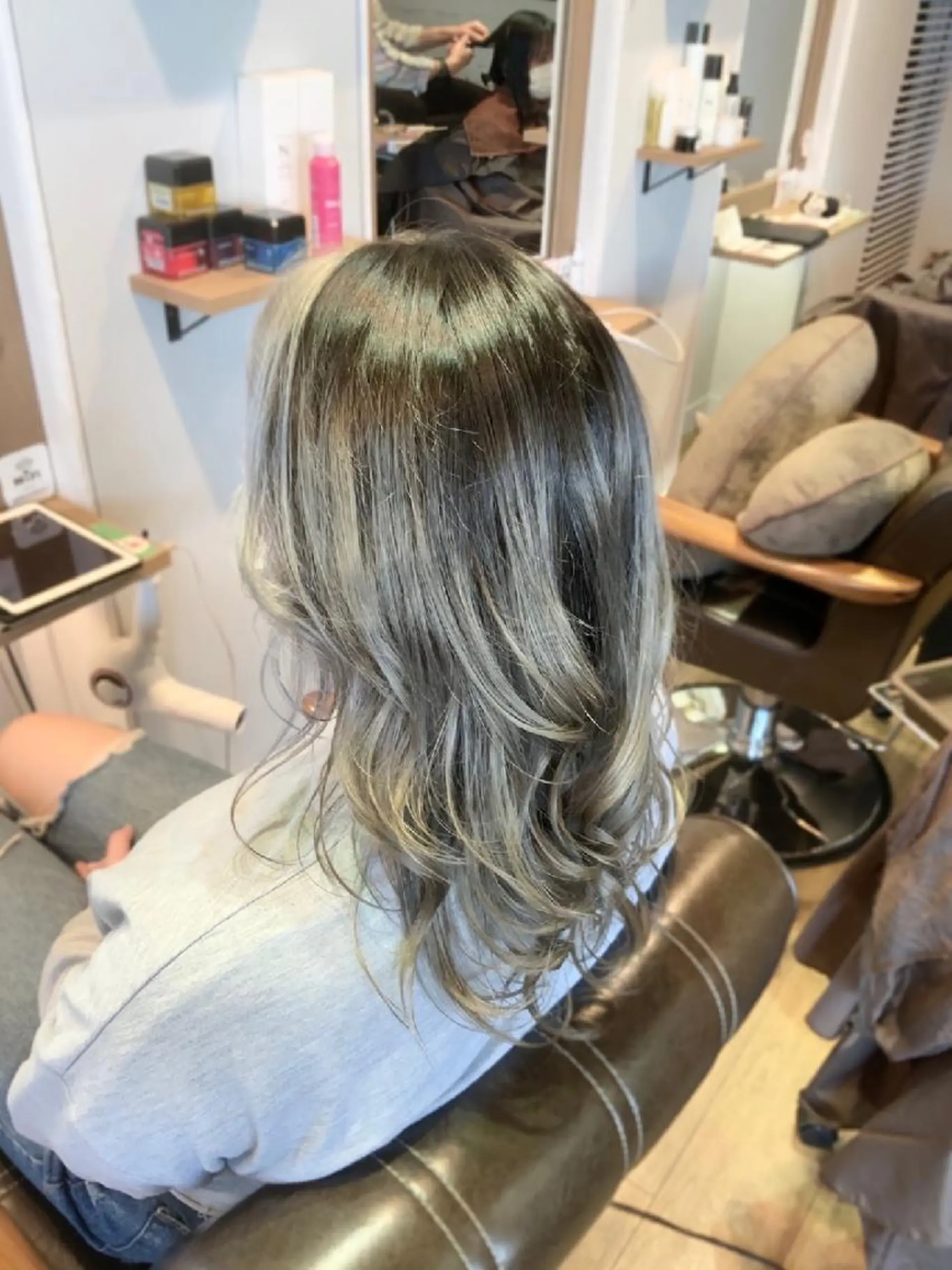 カラー ミストバング ブリーチ  フェイスフレーミング ハイトーンカラー ヘアカラー 堀 望美のヘアスタイル