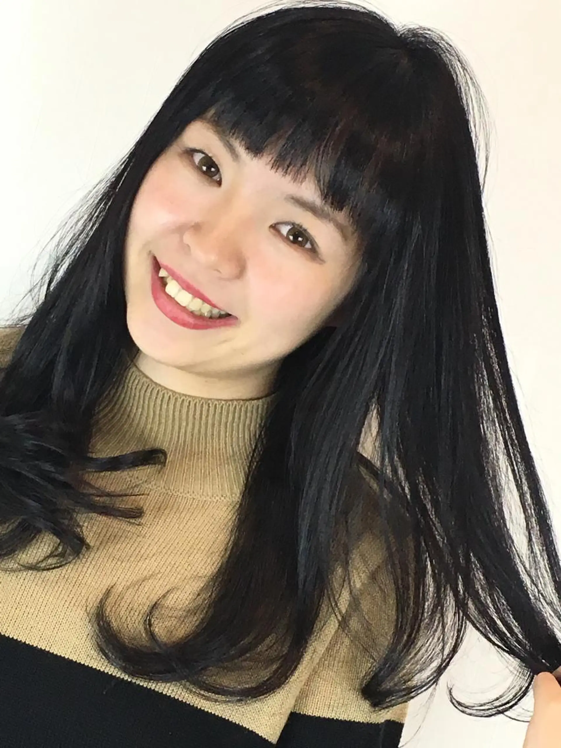 セミロング ナガサカ サチのヘアスタイル