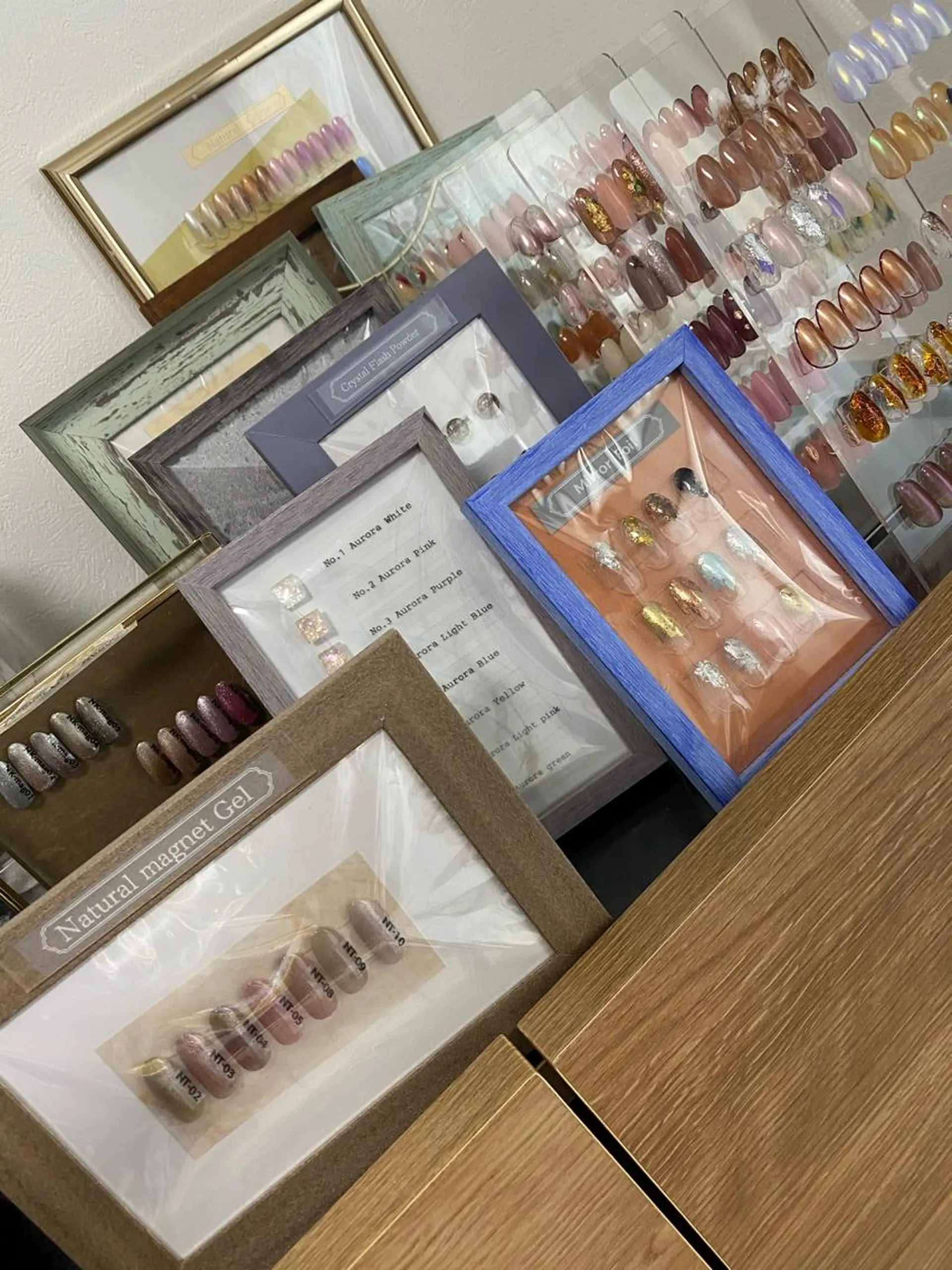 ネイル オーロラネイル フラッシュネイル マグネットネイル 🌿Charme🌿 MAIのネイルデザイン