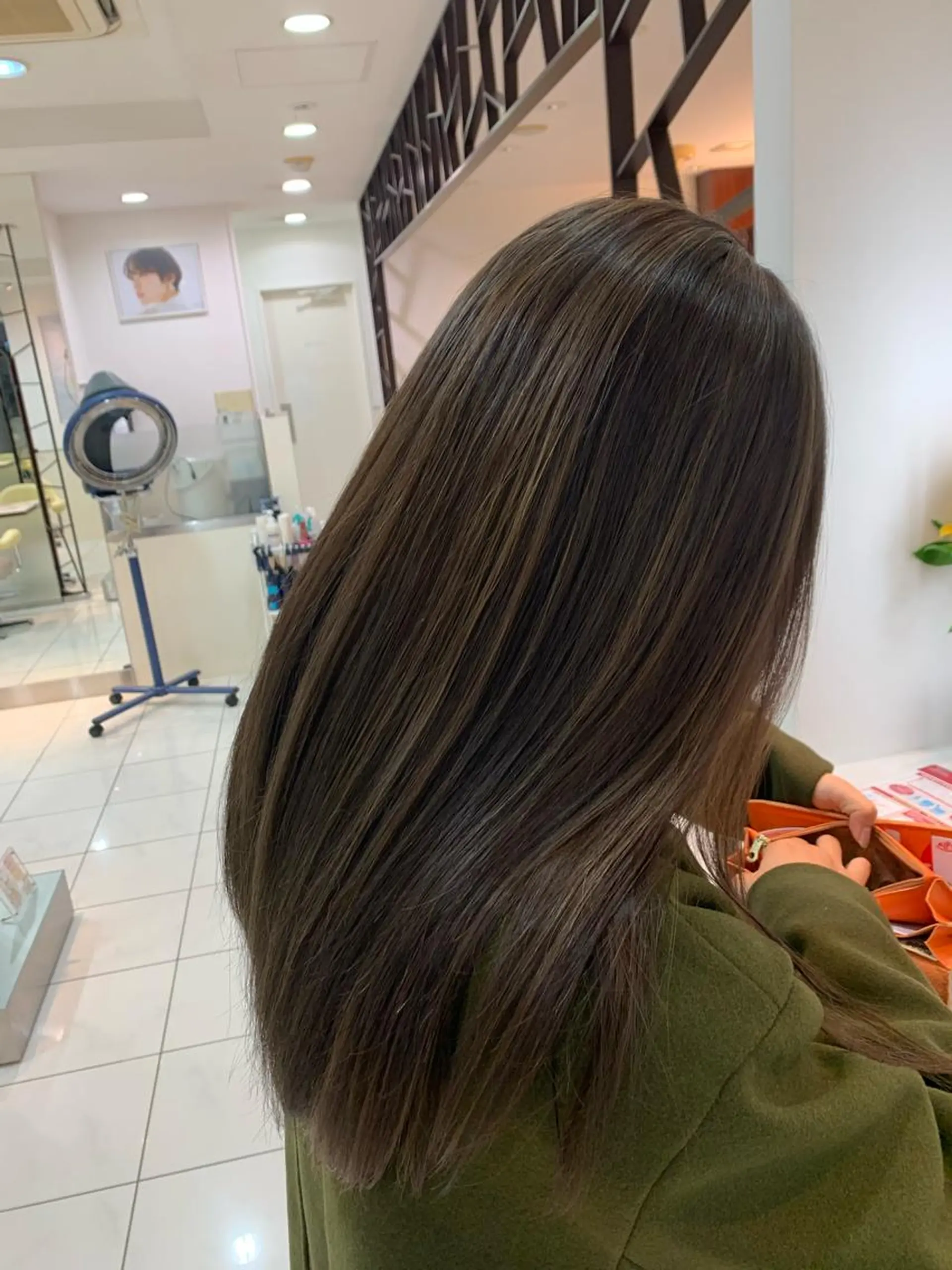カラー パーマ ハイライトカラー ストレートパーマ カット トリートメント ヘッドスパ 🫧髪質改善・美髪 艶髪🫧ニタ シンゴのヘアスタイル