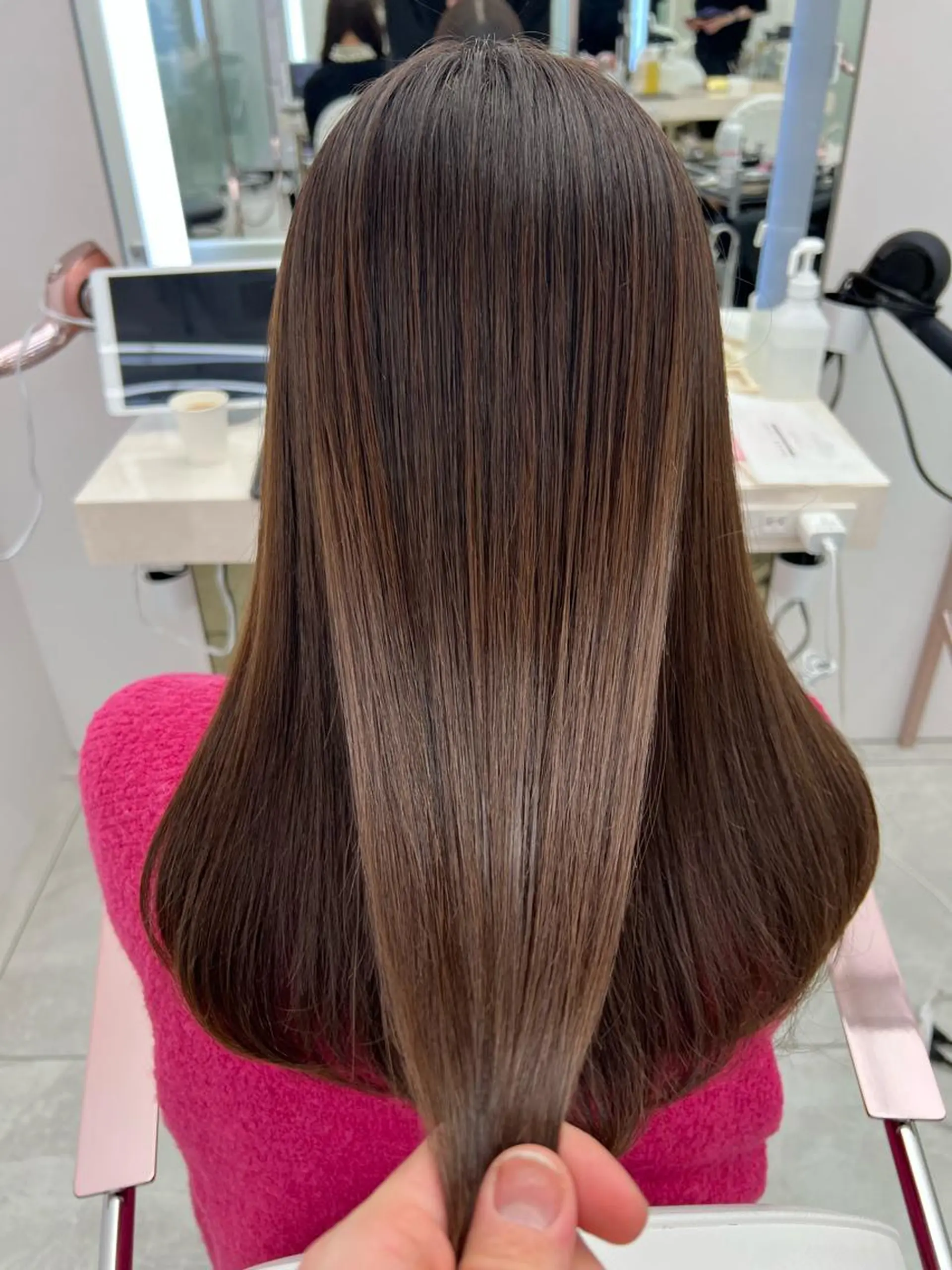 セミロング 縮毛矯正 顔周りカット/髪質 改善/透明感カラーのヘアスタイル