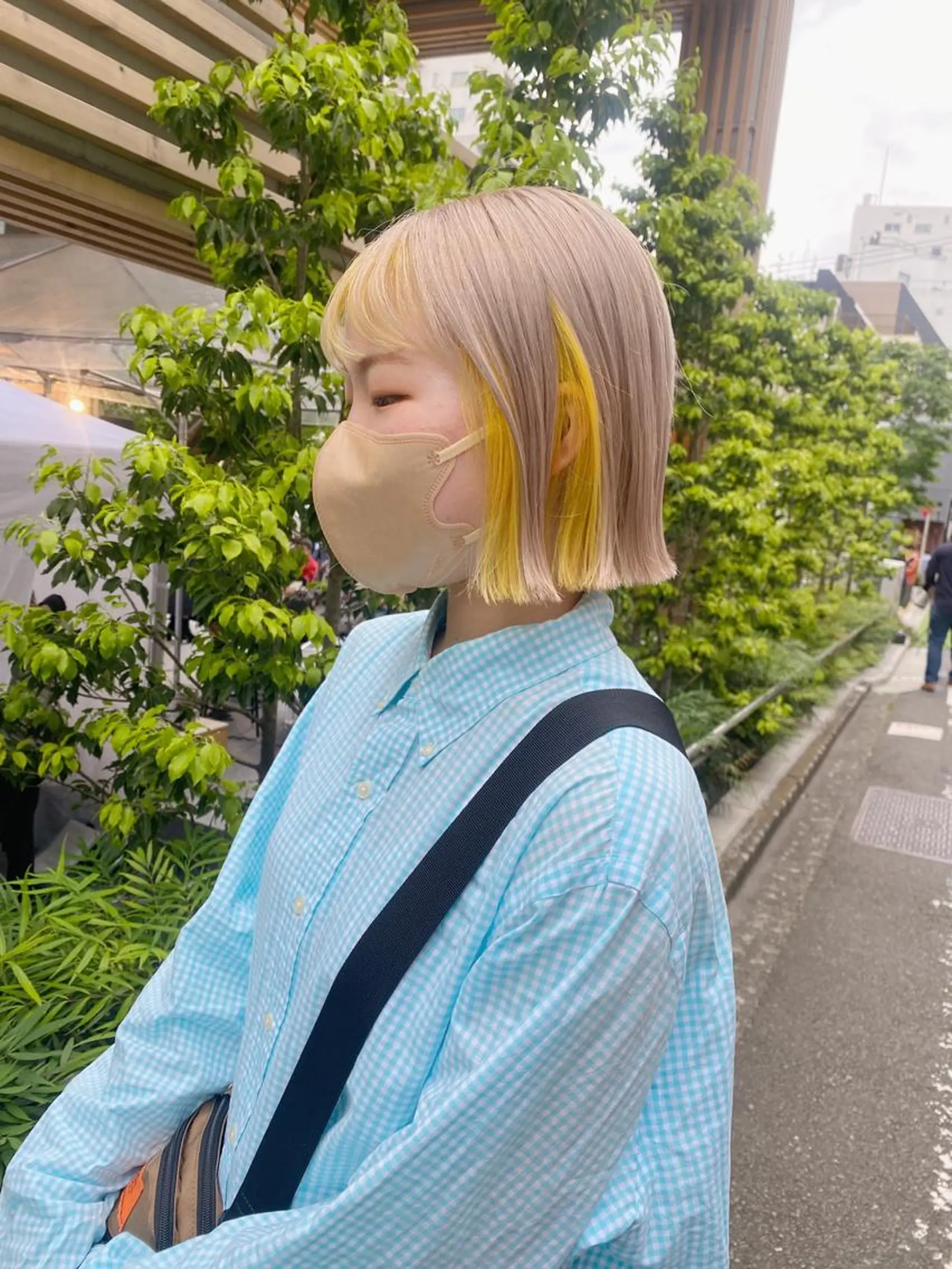 ミディアム カラー ヘアアレンジ 切りっぱなしボブ インナーカラー イエローカラー ボブ ヘアカラー トリートメント flamme Annaのヘアスタイル