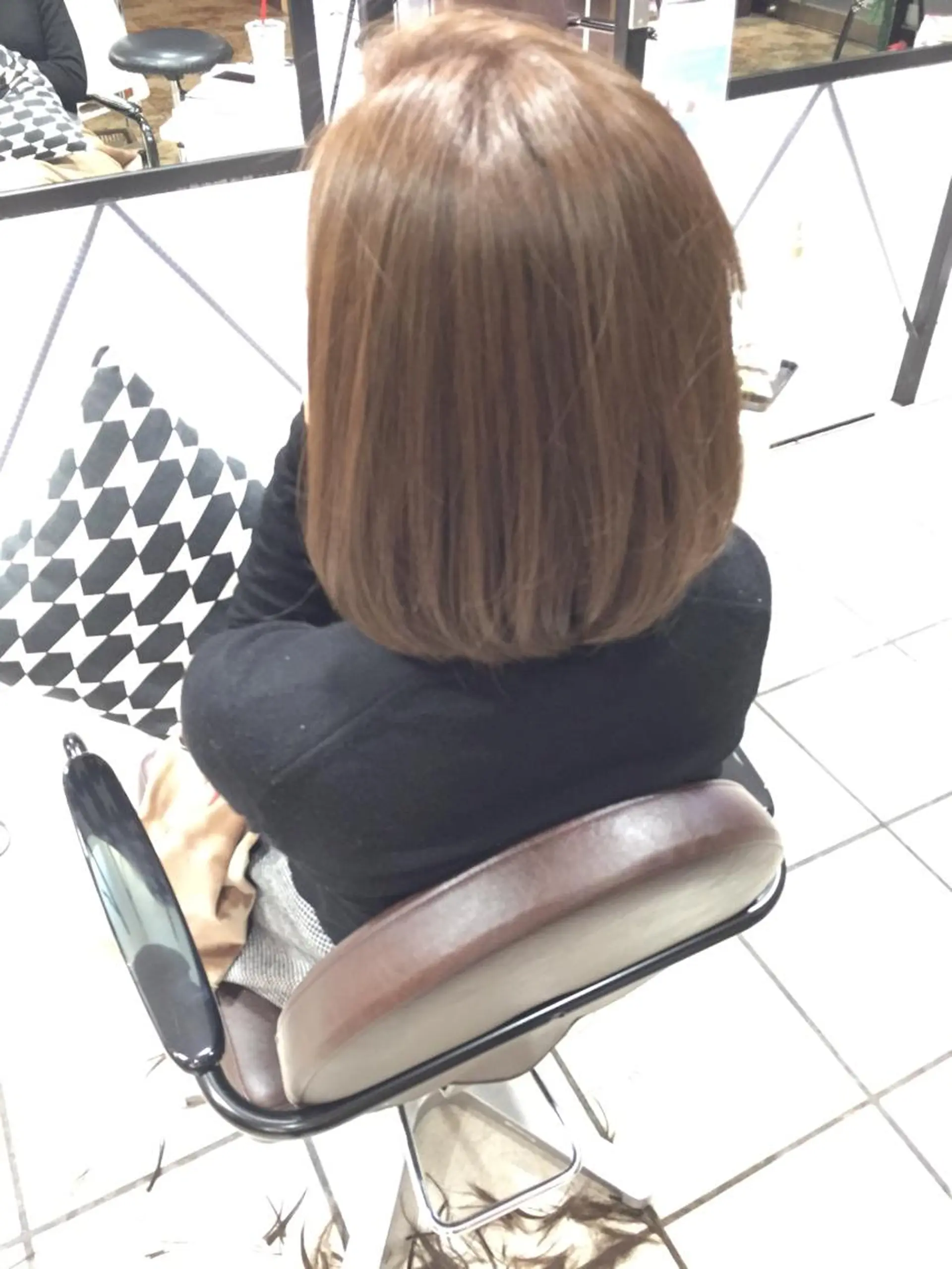 ミディアム カラー アッシュ ミルクティーアッシュ ボブ _sugosu_所属・西村 達哉のヘアスタイル