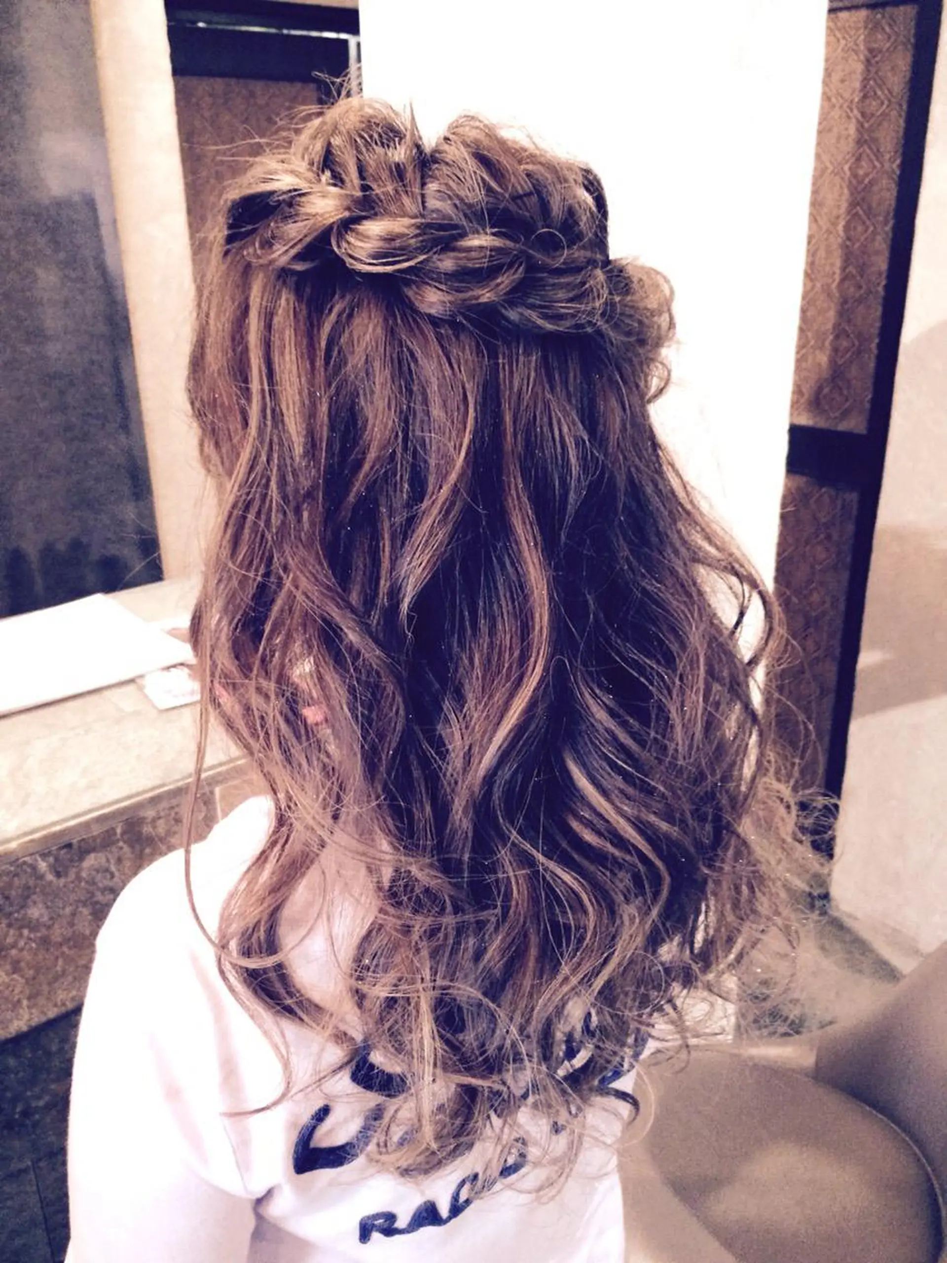 セミロング ヘアアレンジ ハーフアップ Eliss 堀江のヘアスタイル