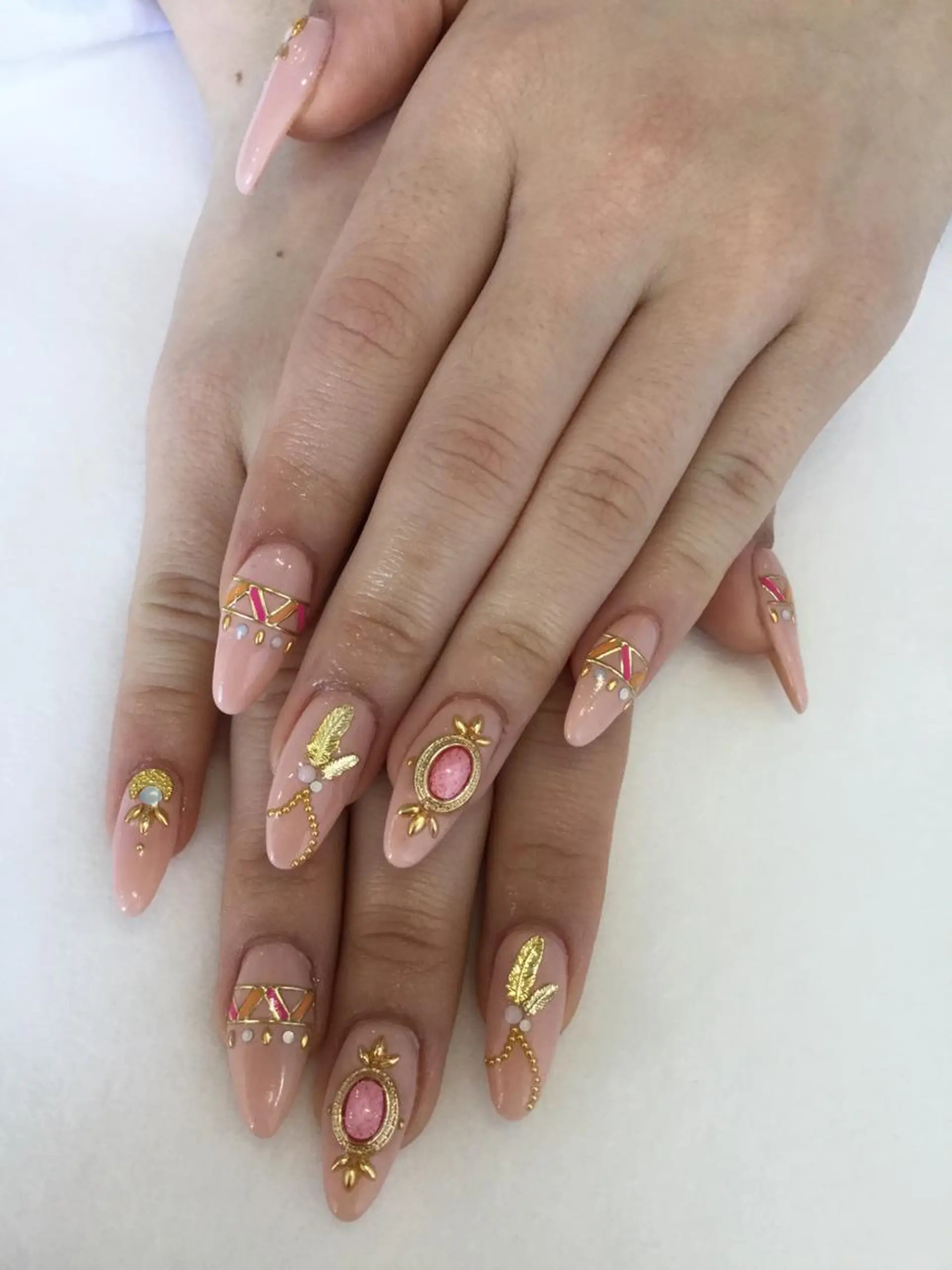 ネイル ハンドネイル 💎🐰 saki. m 🐰💎のネイルデザイン