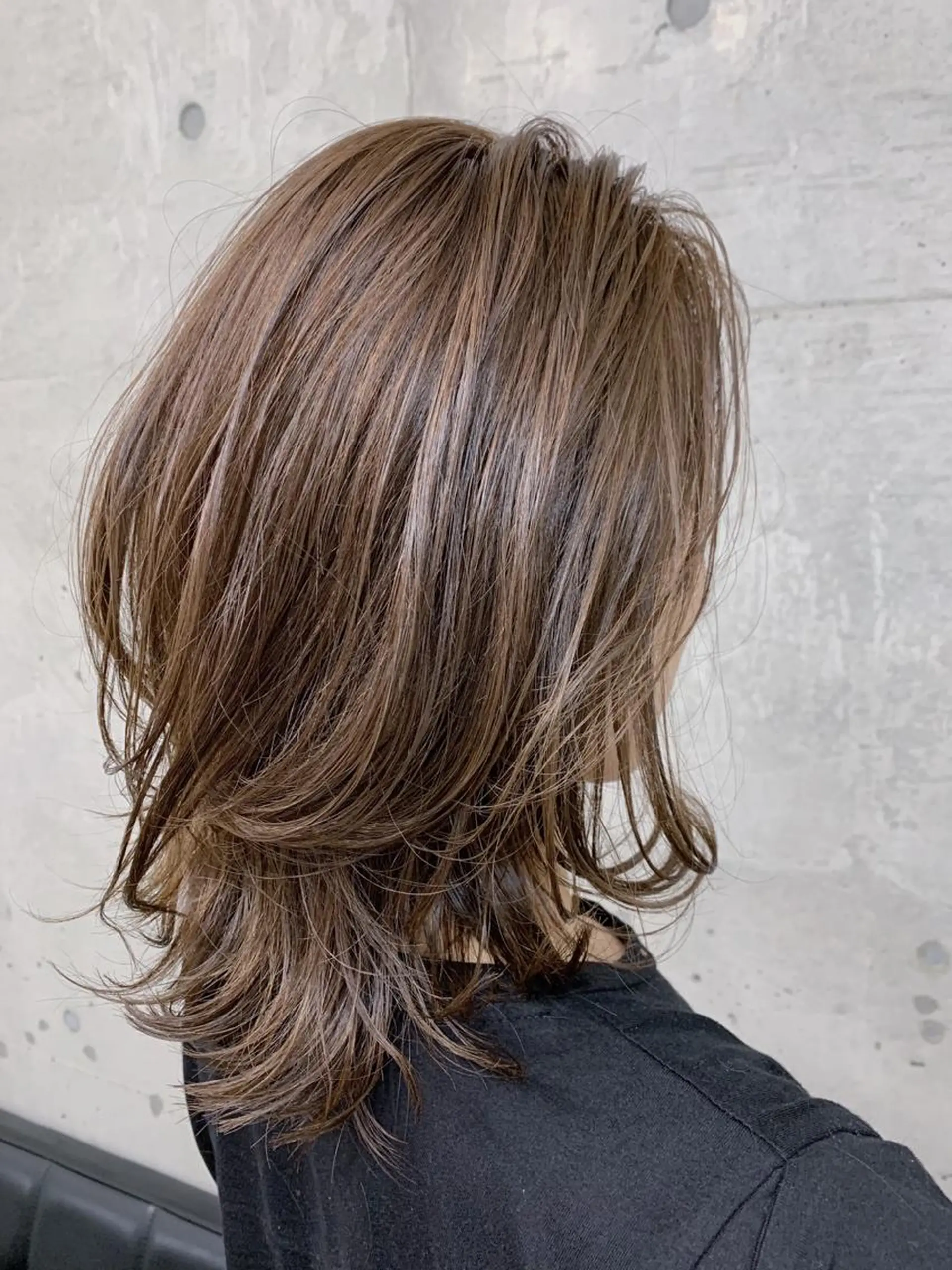 ミディアム カラー 切りっぱなしボブ アディクシーカラー ブリーチ ケアブリーチ イヤリングカラー 松本 和之のエステ・リラクイメージ