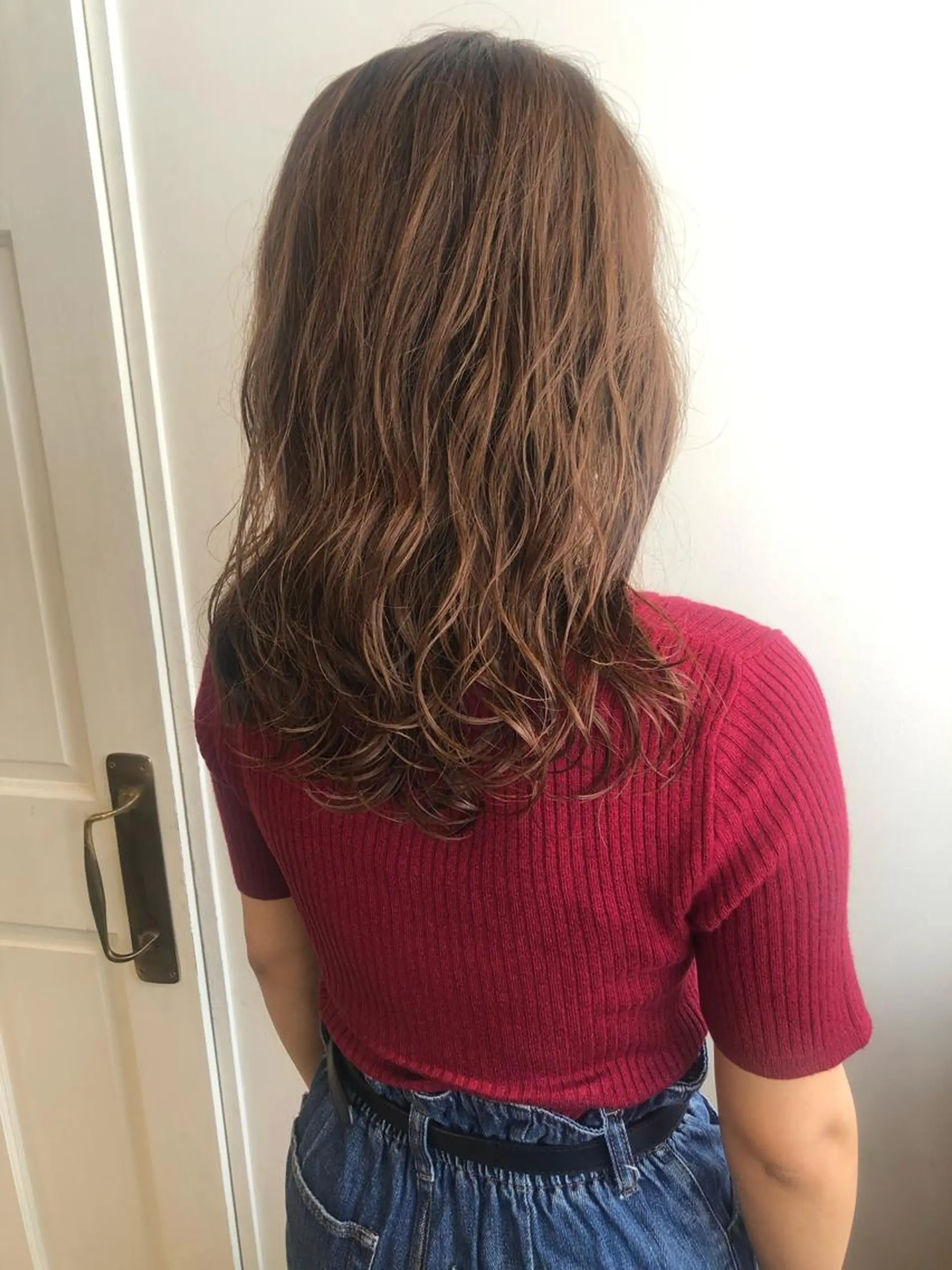 ミディアム カラー パーマ MIOベージュカラー 柔らかいカラーのヘアスタイル