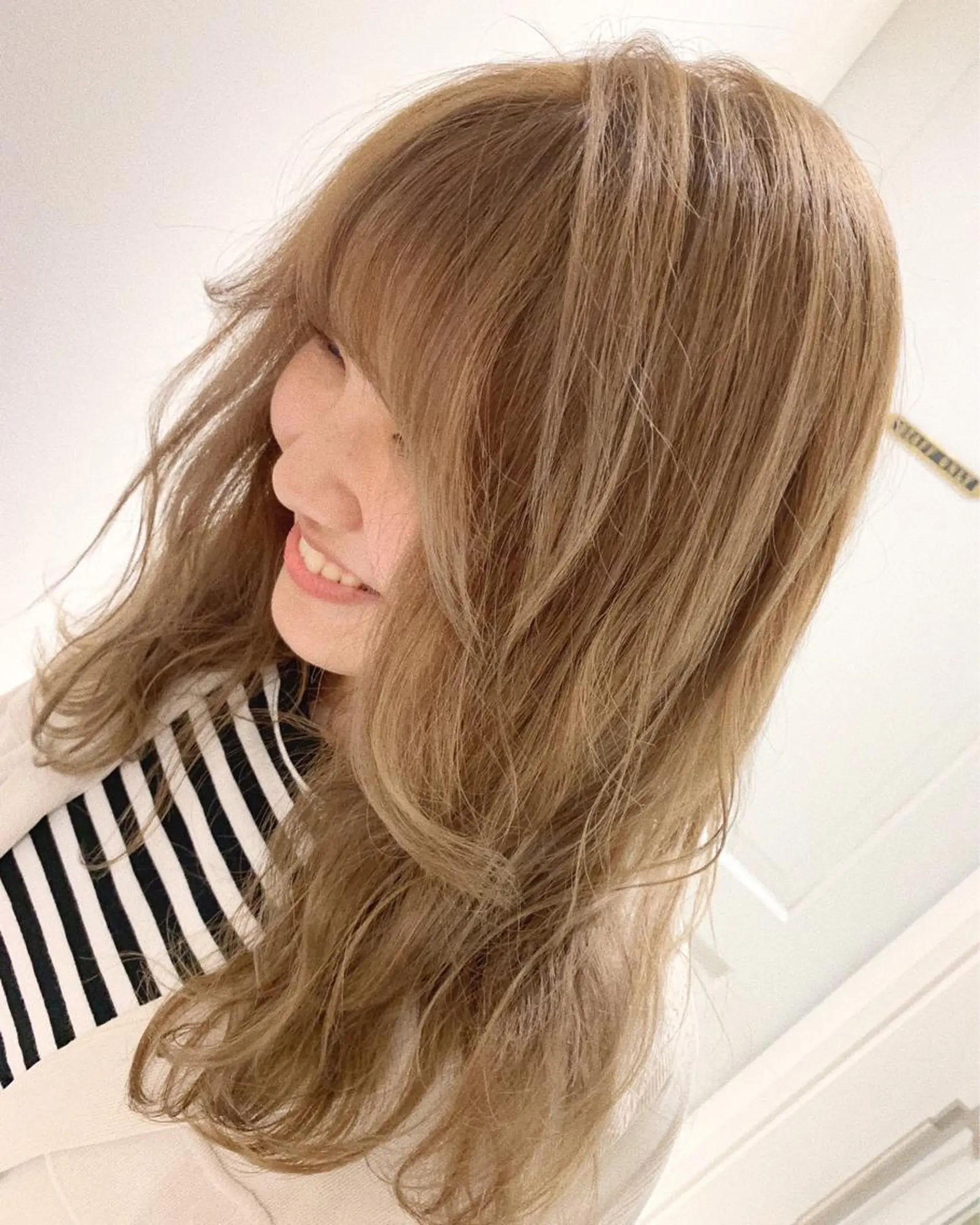 セミロング カラー ハイトーン/ウルフ /小澤凌祐🦕のヘアスタイル