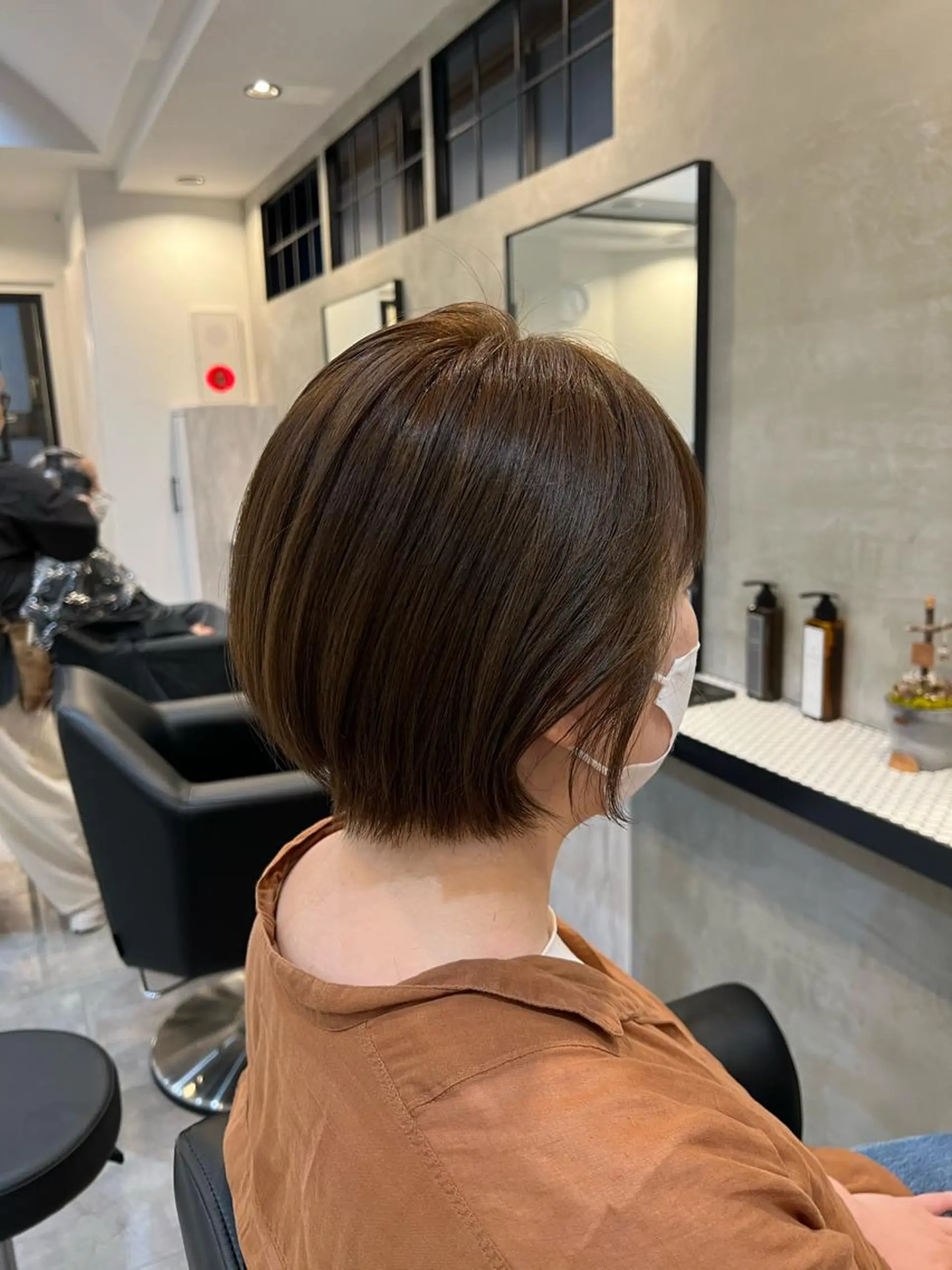 ショート カラー ベージュカラー オリーブベージュ カット ヘアカラー 工藤 梨花のヘアスタイル