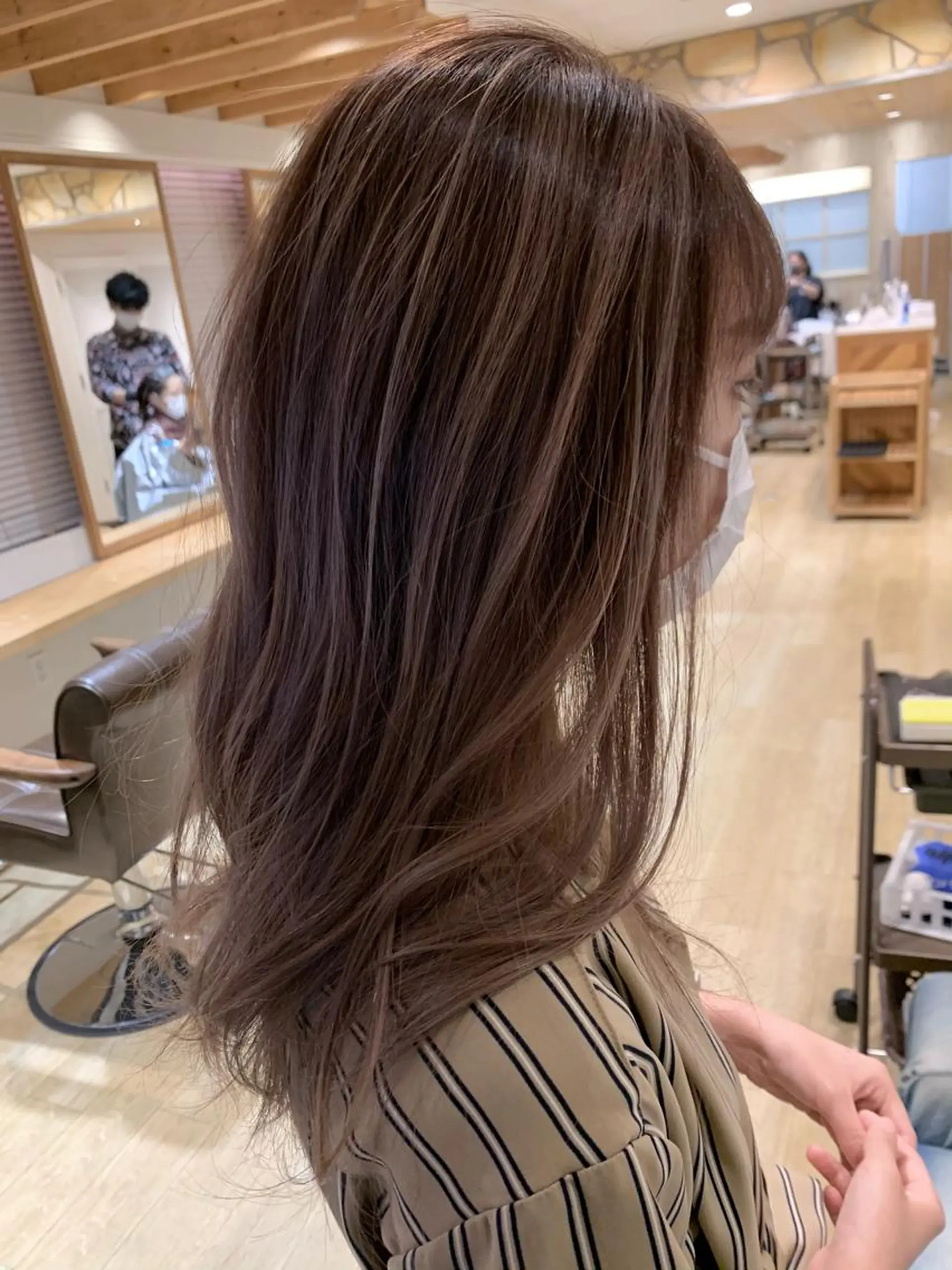 セミロング ハイライト レイヤーカット ヘアカラー トリートメント 渋谷ハイトーン/ デザインカラー阿部のヘアスタイル