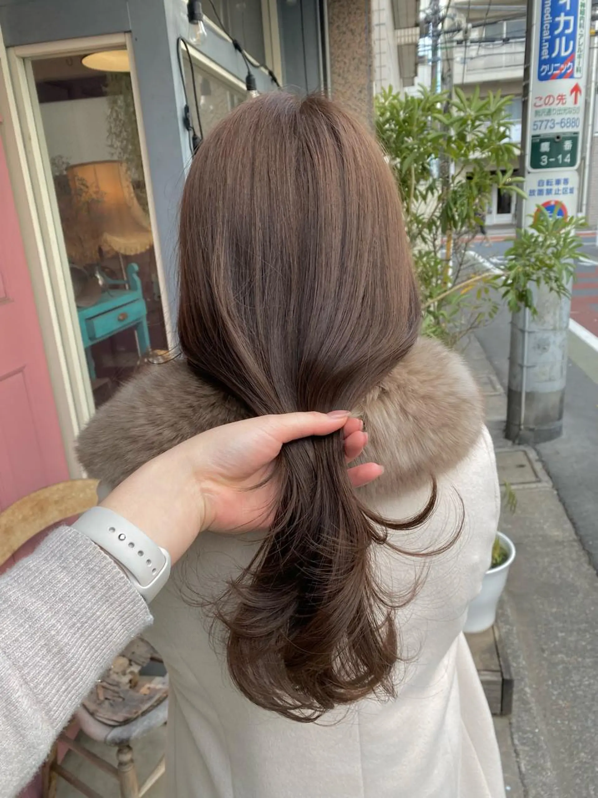 ロング カラー ベージュカラー カット ヘアカラー トリートメント ヤスザトアヤノ ／レイヤー／オリーブのヘアスタイル