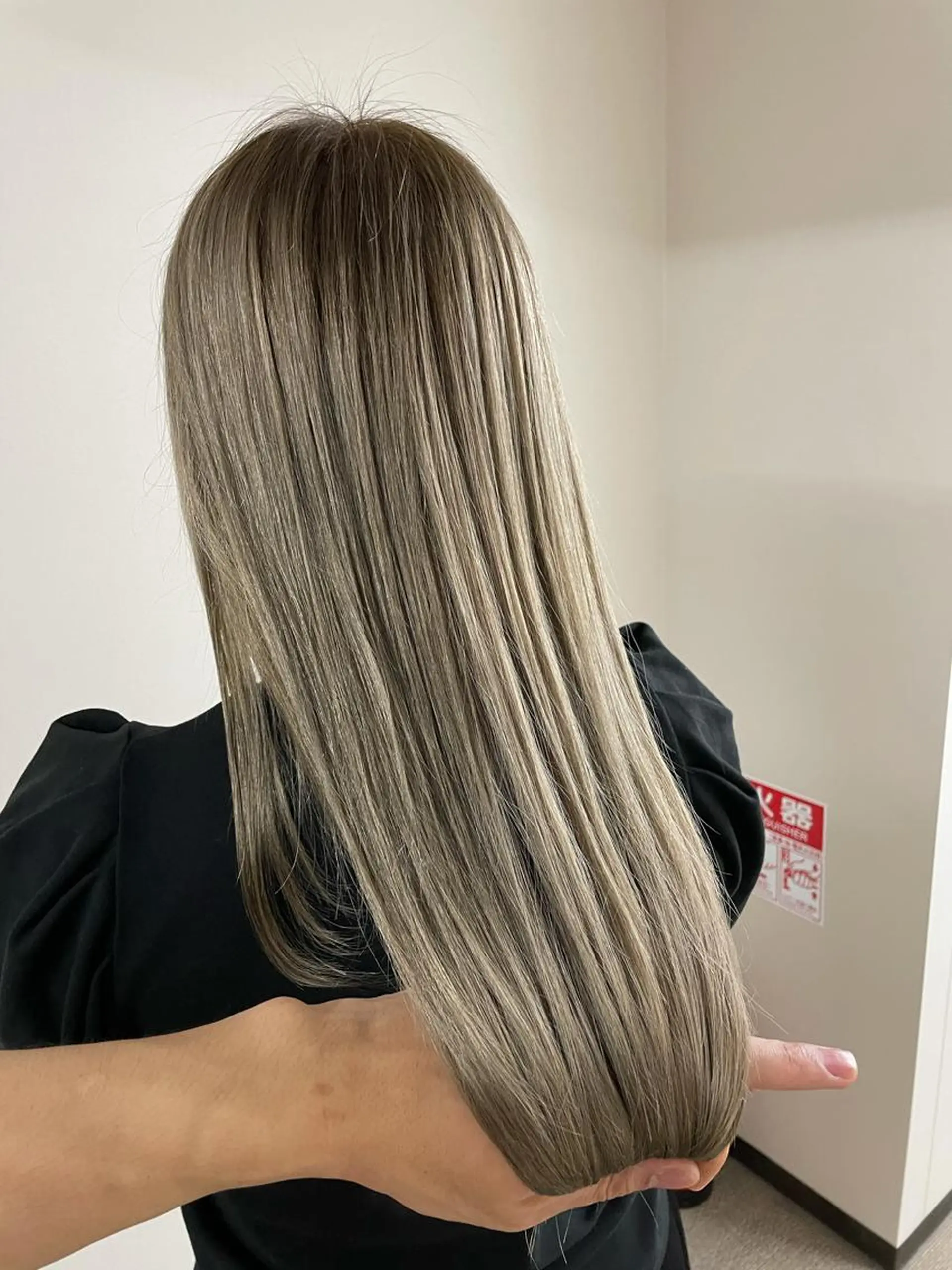 ロング カラー グレージュ ハイトーンカラー ハイトーングレージュ 髪質改善 【KEIKI】のヘアスタイル