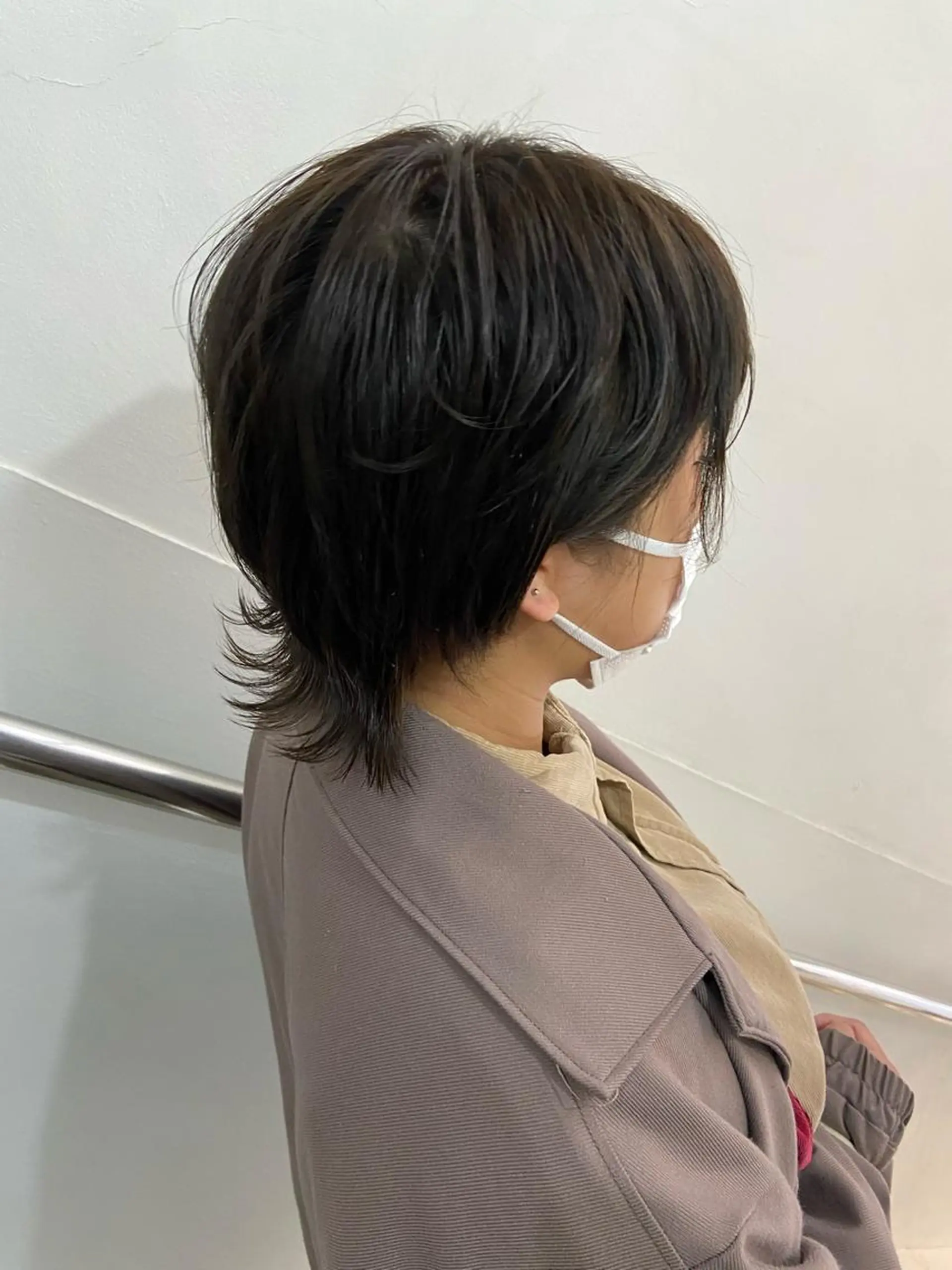 ショート ウルフカット なつめ🐶ショート ベージュカラーのヘアスタイル