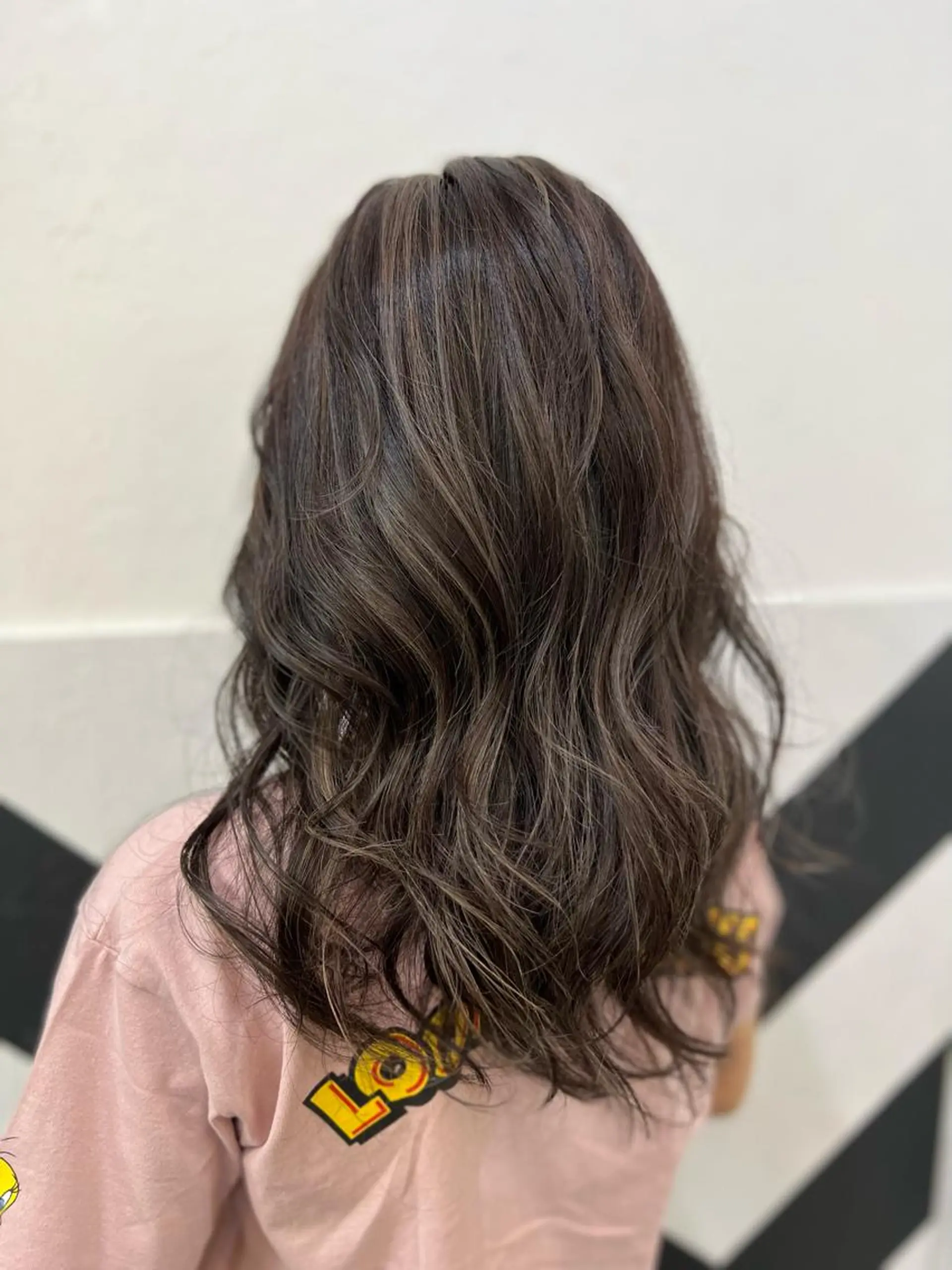 セミロング カラー ハイライトカラー ハイライト ヘアカラー ＤＥＳＴ所属・吉野 瑳桜のヘアスタイル