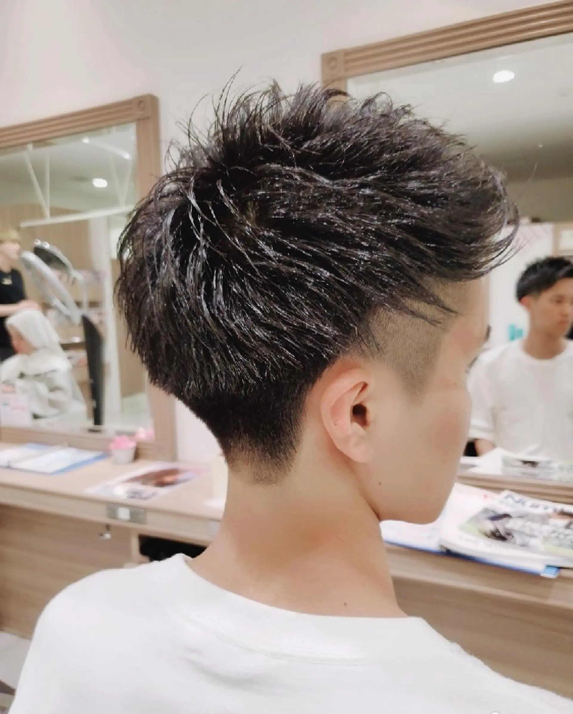 ショート カラー ブラウンカラー ダークブラウン 中村 和貴のヘアスタイル